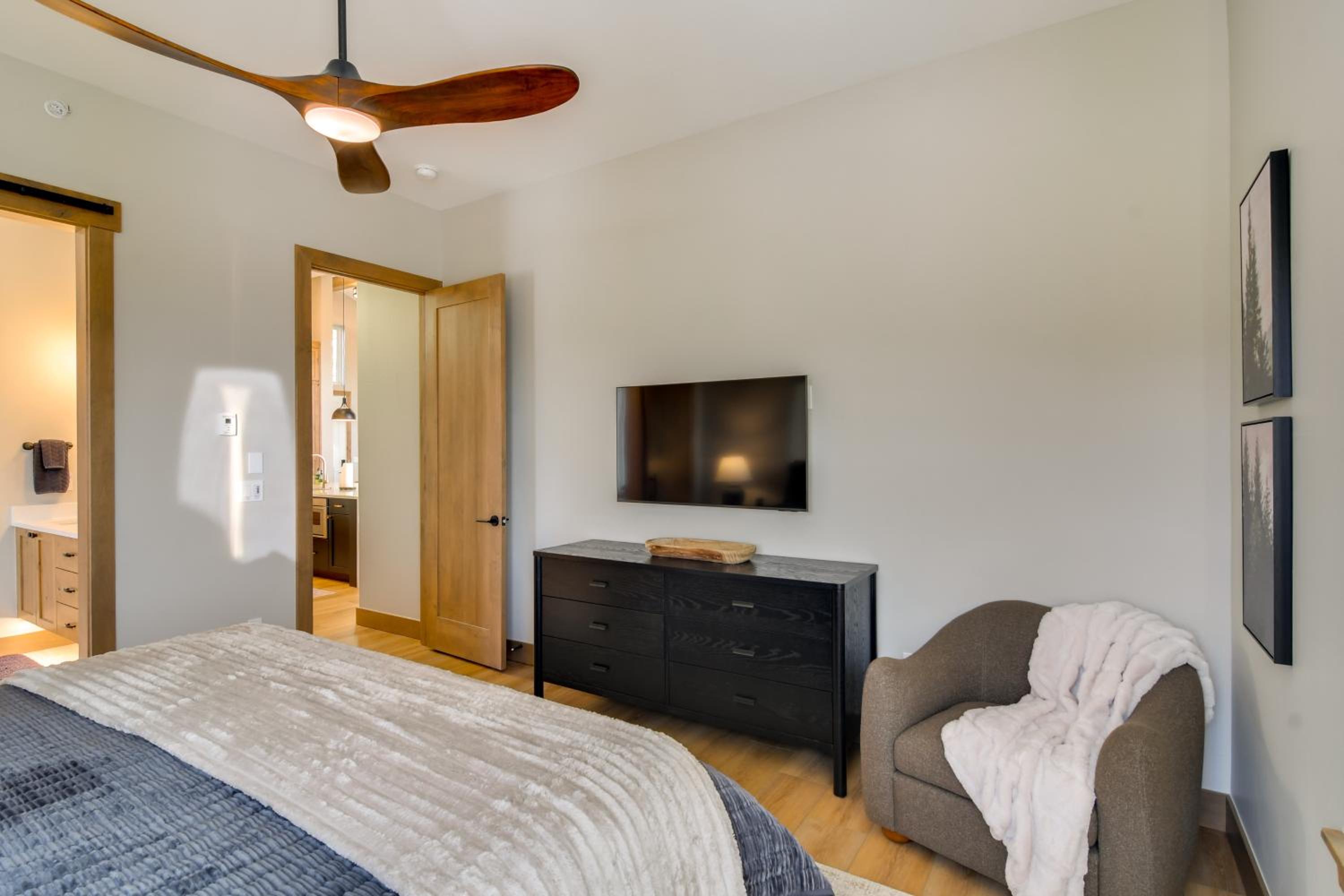 5 Mi to Winter Park Resort! Luxe Home with Hot Tub