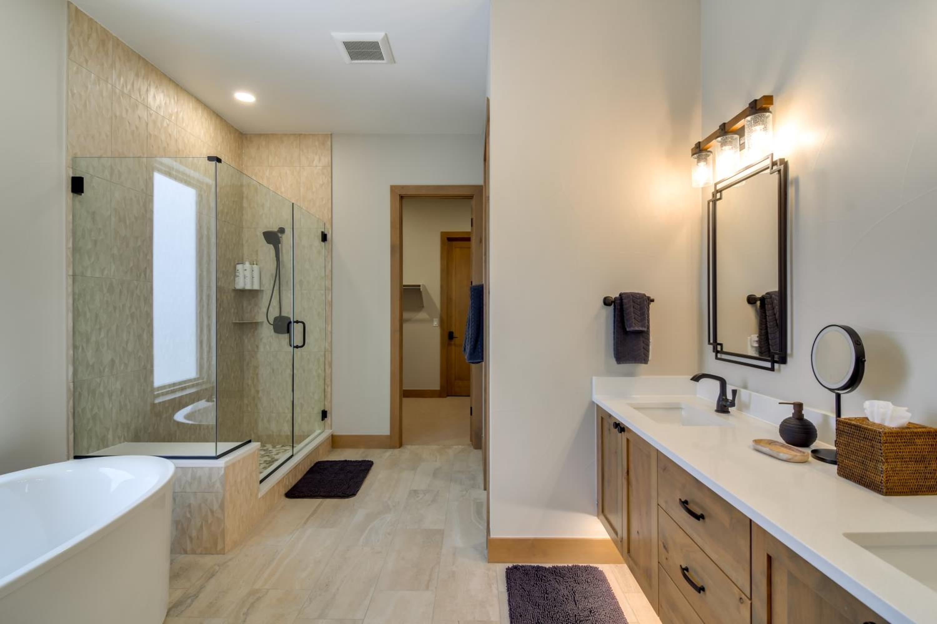 5 Mi to Winter Park Resort! Luxe Home with Hot Tub