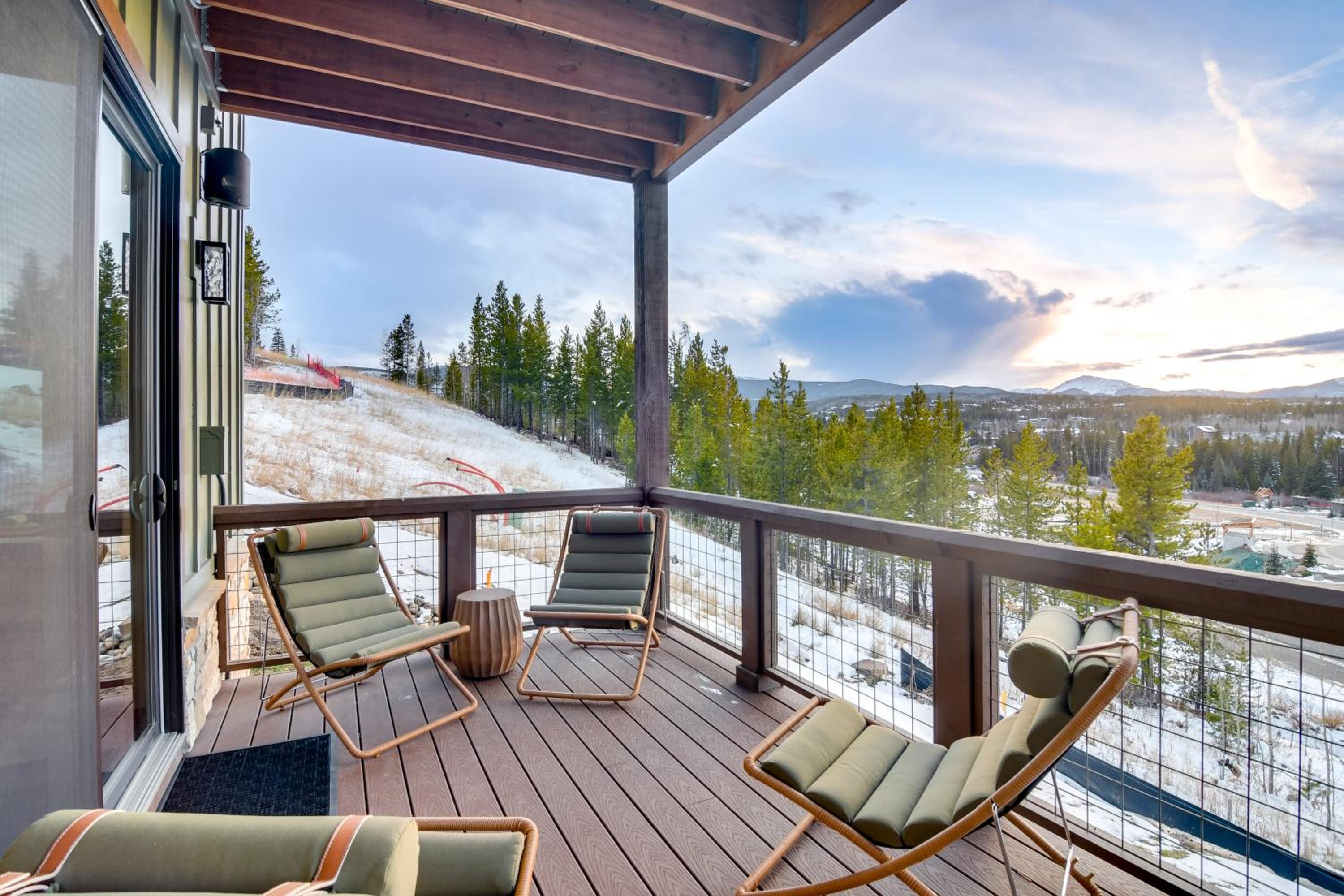5 Mi to Winter Park Resort! Luxe Home with Hot Tub