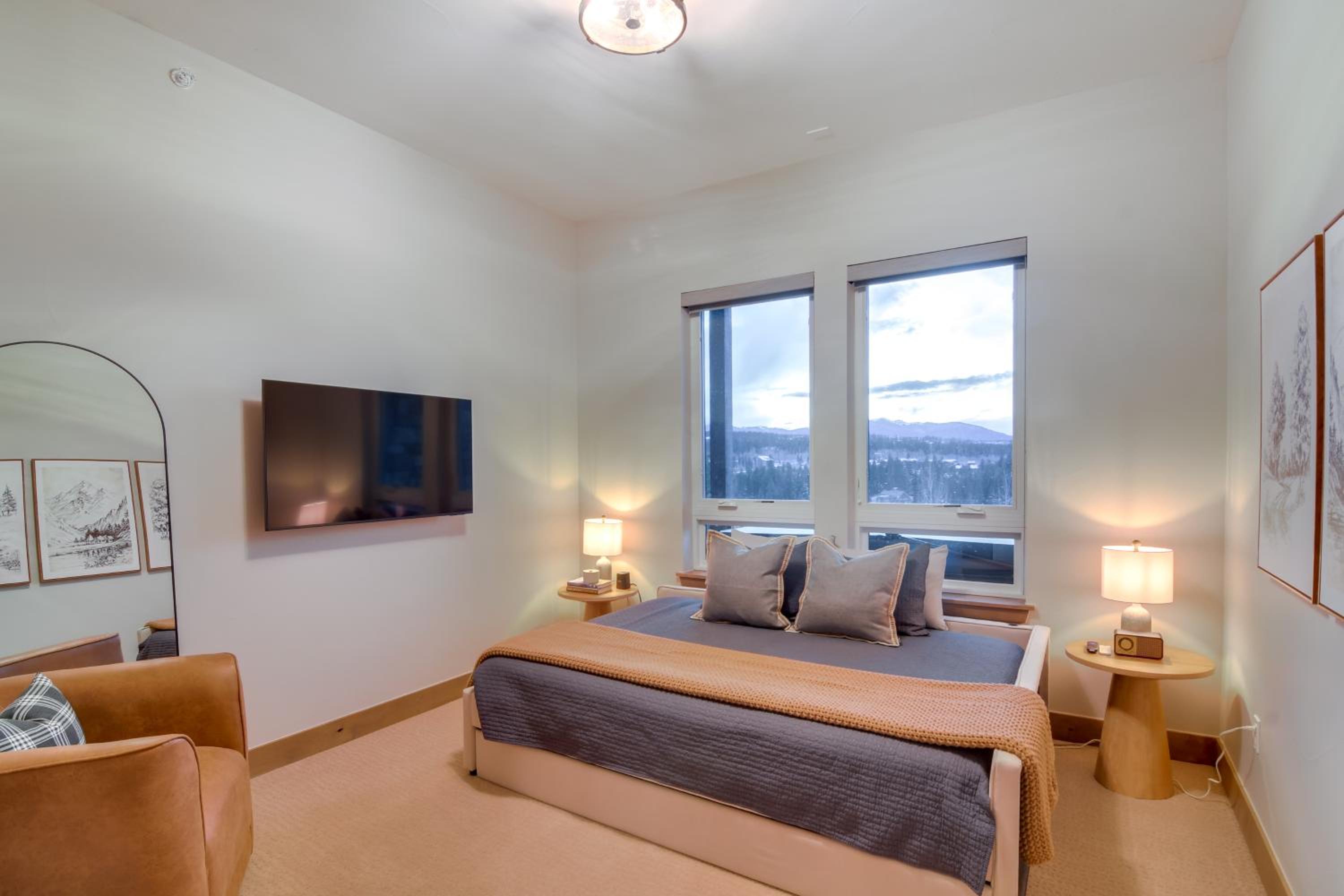 5 Mi to Winter Park Resort! Luxe Home with Hot Tub