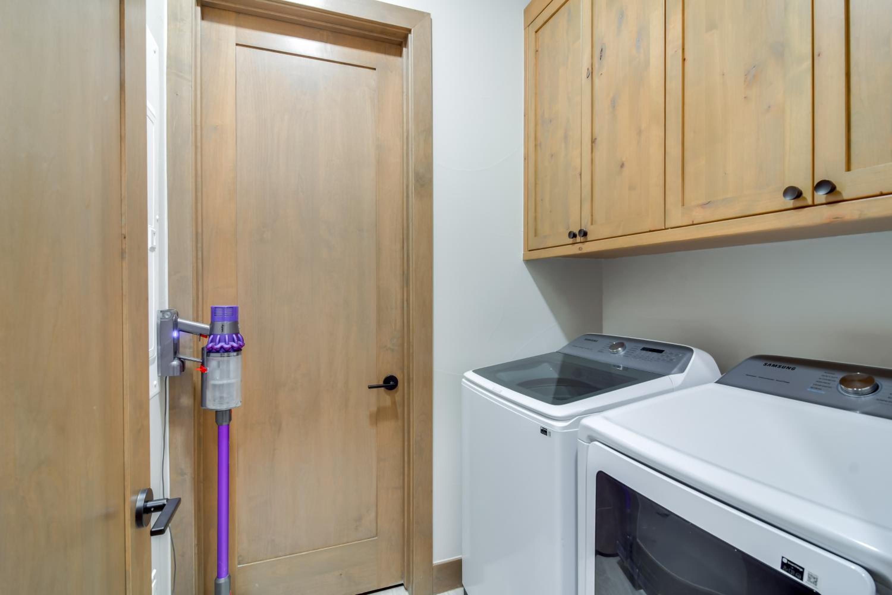 5 Mi to Winter Park Resort! Luxe Home with Hot Tub