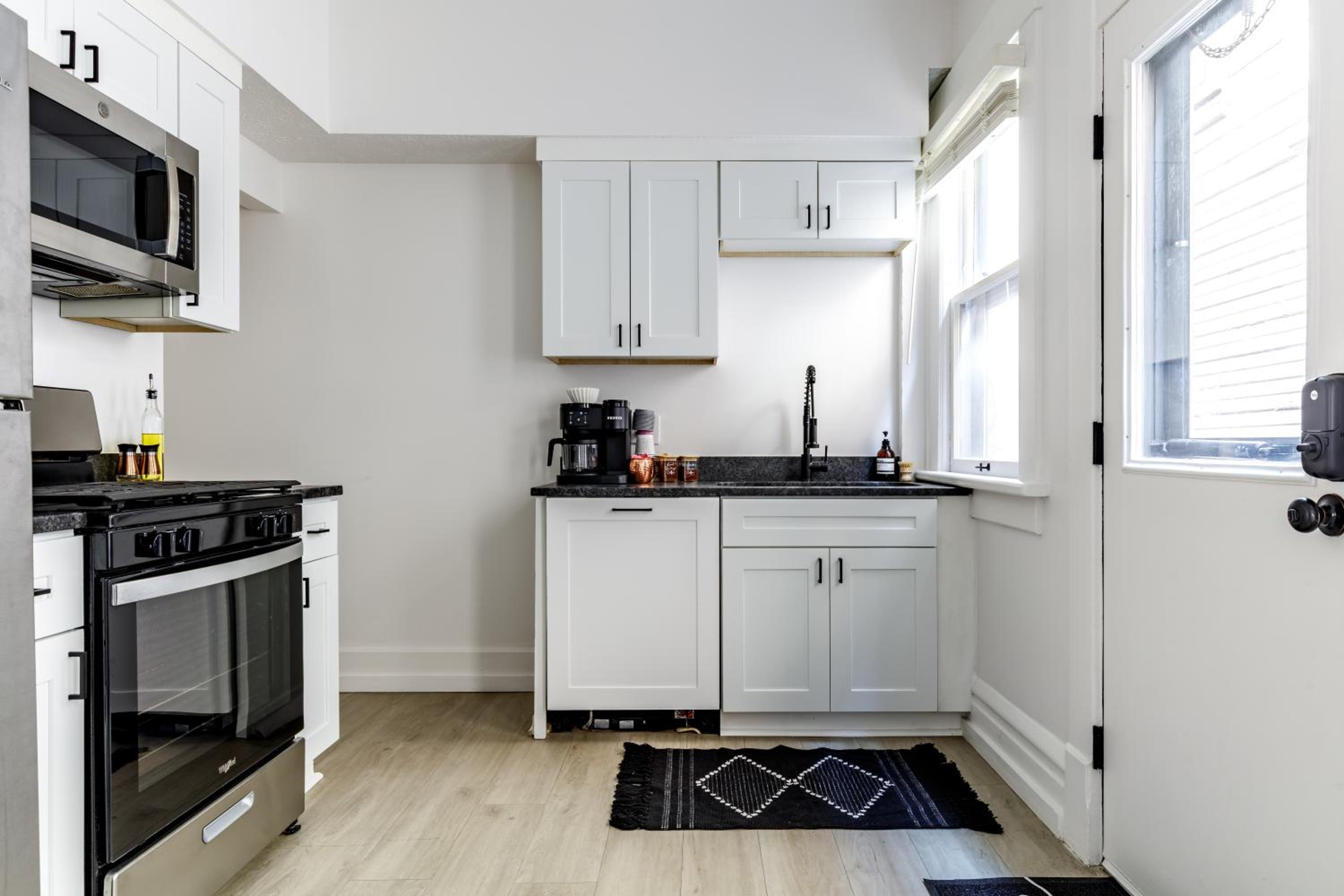 Jungle House Boutique Residences - Downtown Columbus & Short North