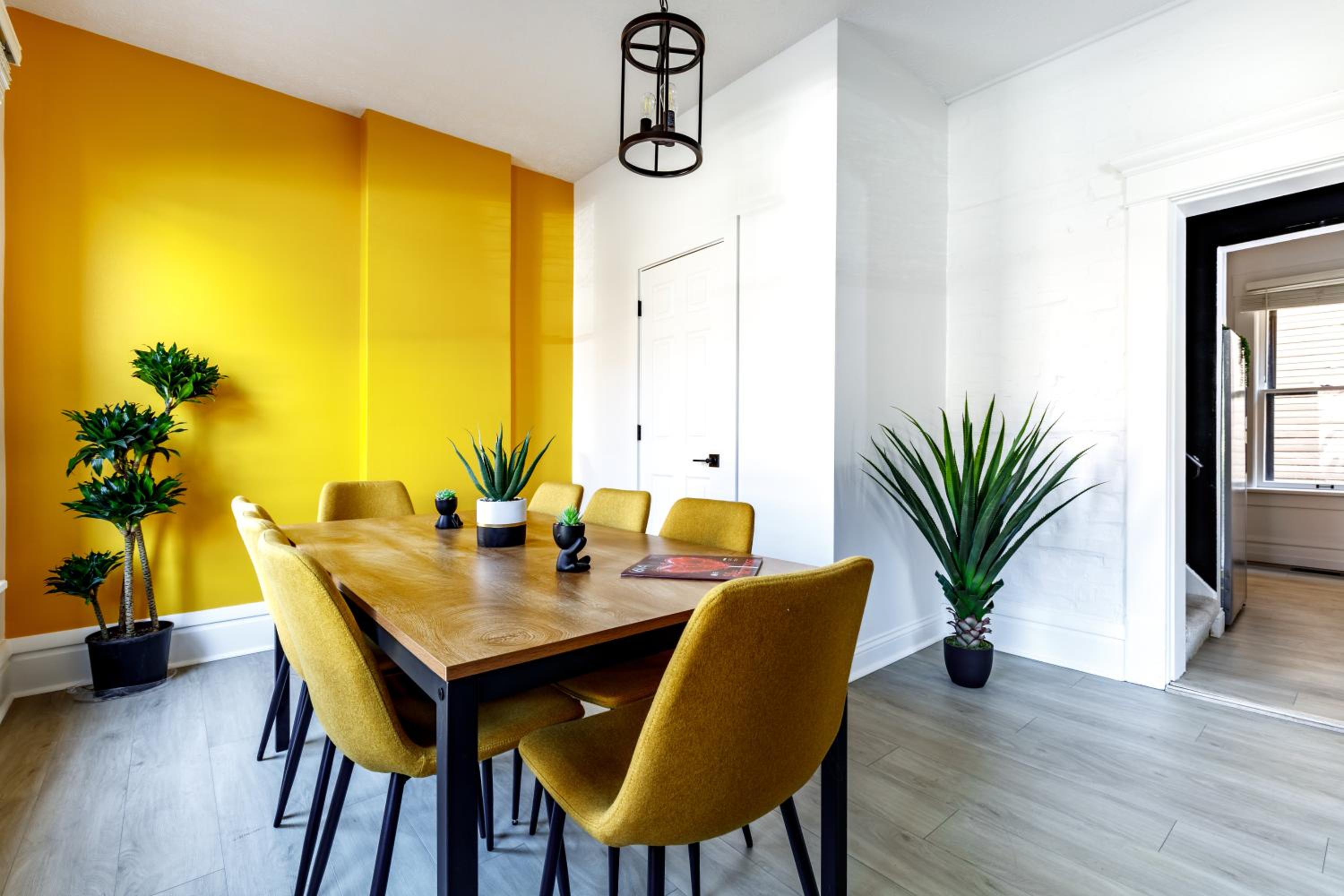 Jungle House Boutique Residences - Downtown Columbus & Short North