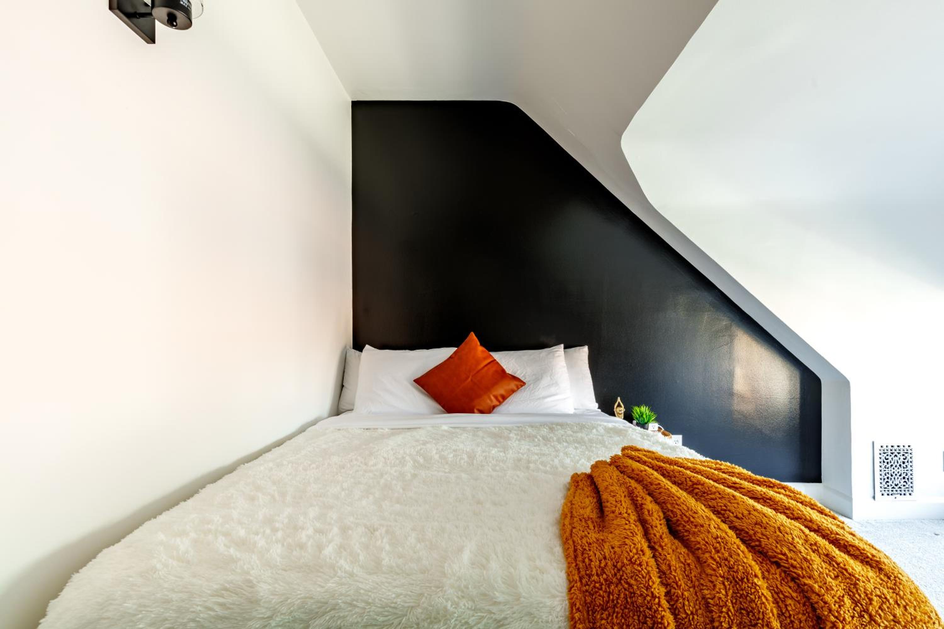 Jungle House Boutique Residences - Downtown Columbus & Short North