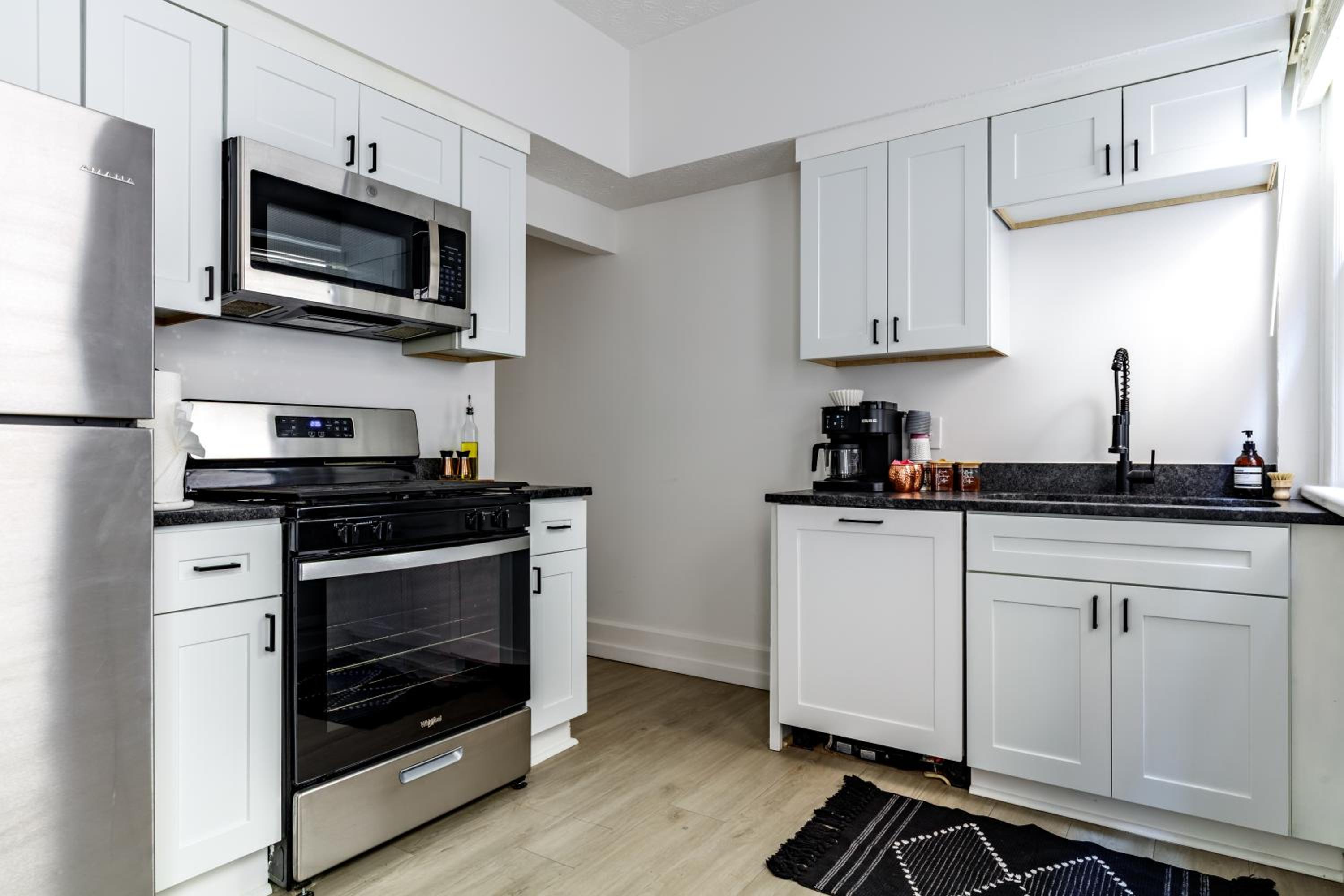 Jungle House Boutique Residences - Downtown Columbus & Short North