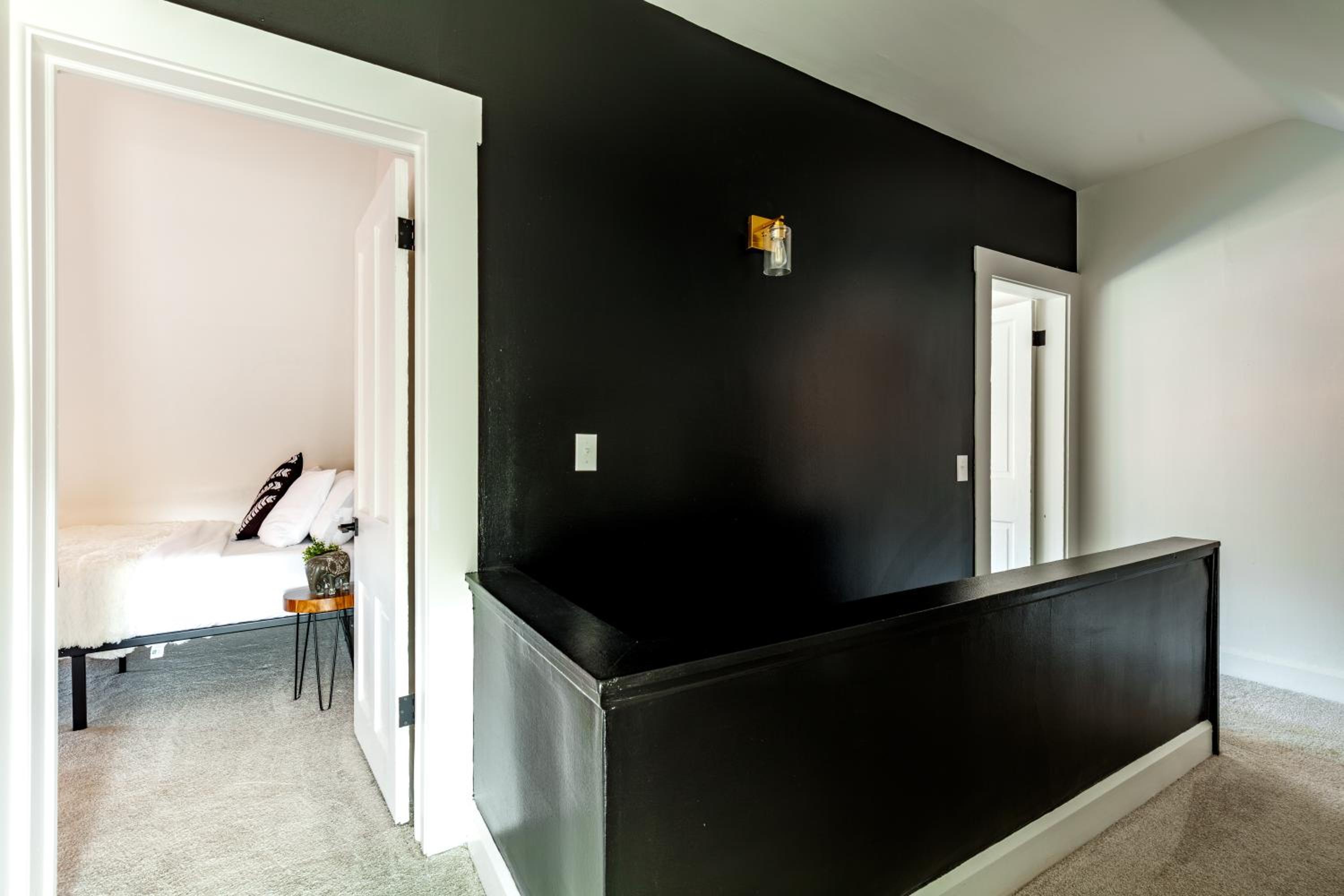 Jungle House Boutique Residences - Downtown Columbus & Short North
