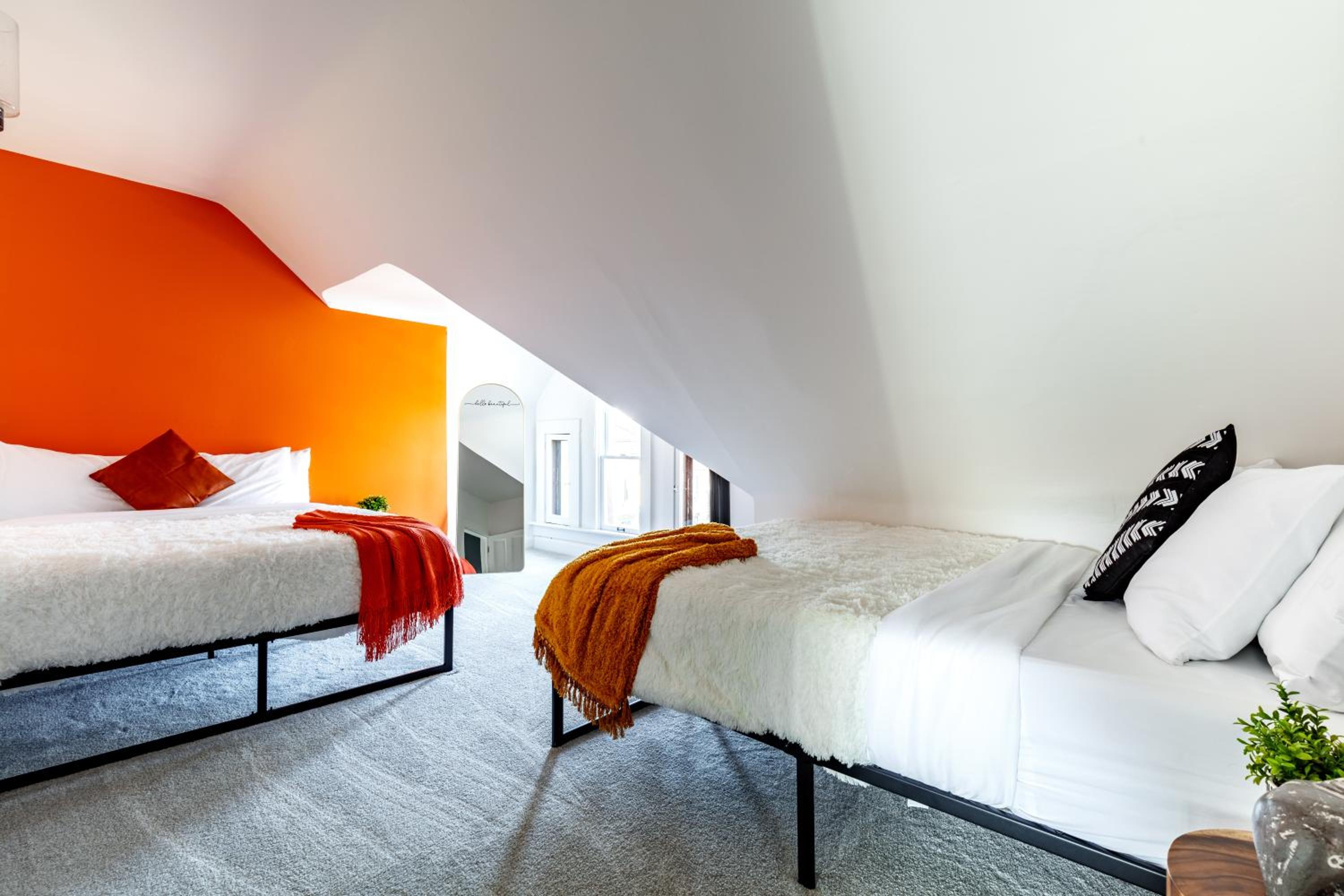 Jungle House Boutique Residences - Downtown Columbus & Short North