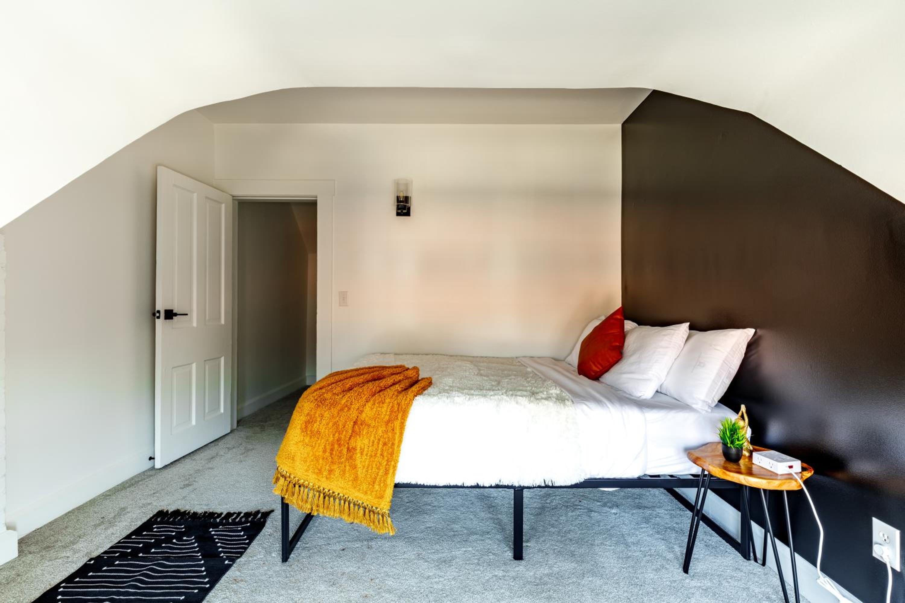 Jungle House Boutique Residences - Downtown Columbus & Short North
