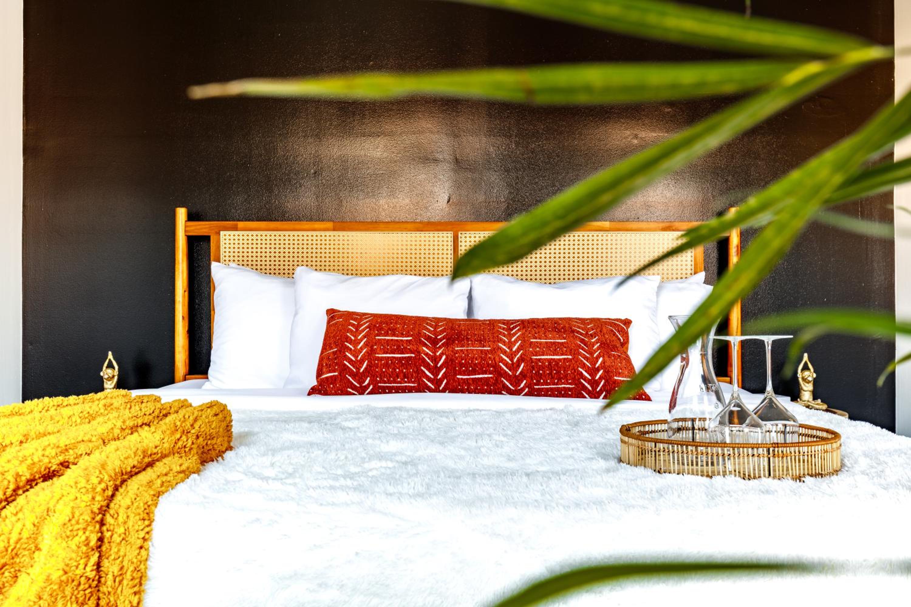 Jungle House Boutique Residences - Downtown Columbus & Short North