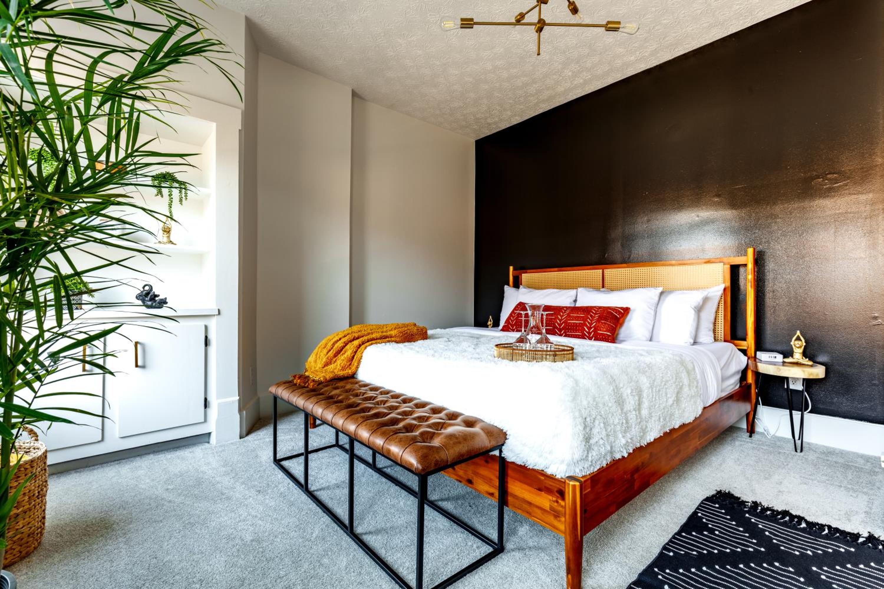 Jungle House Boutique Residences - Downtown Columbus & Short North