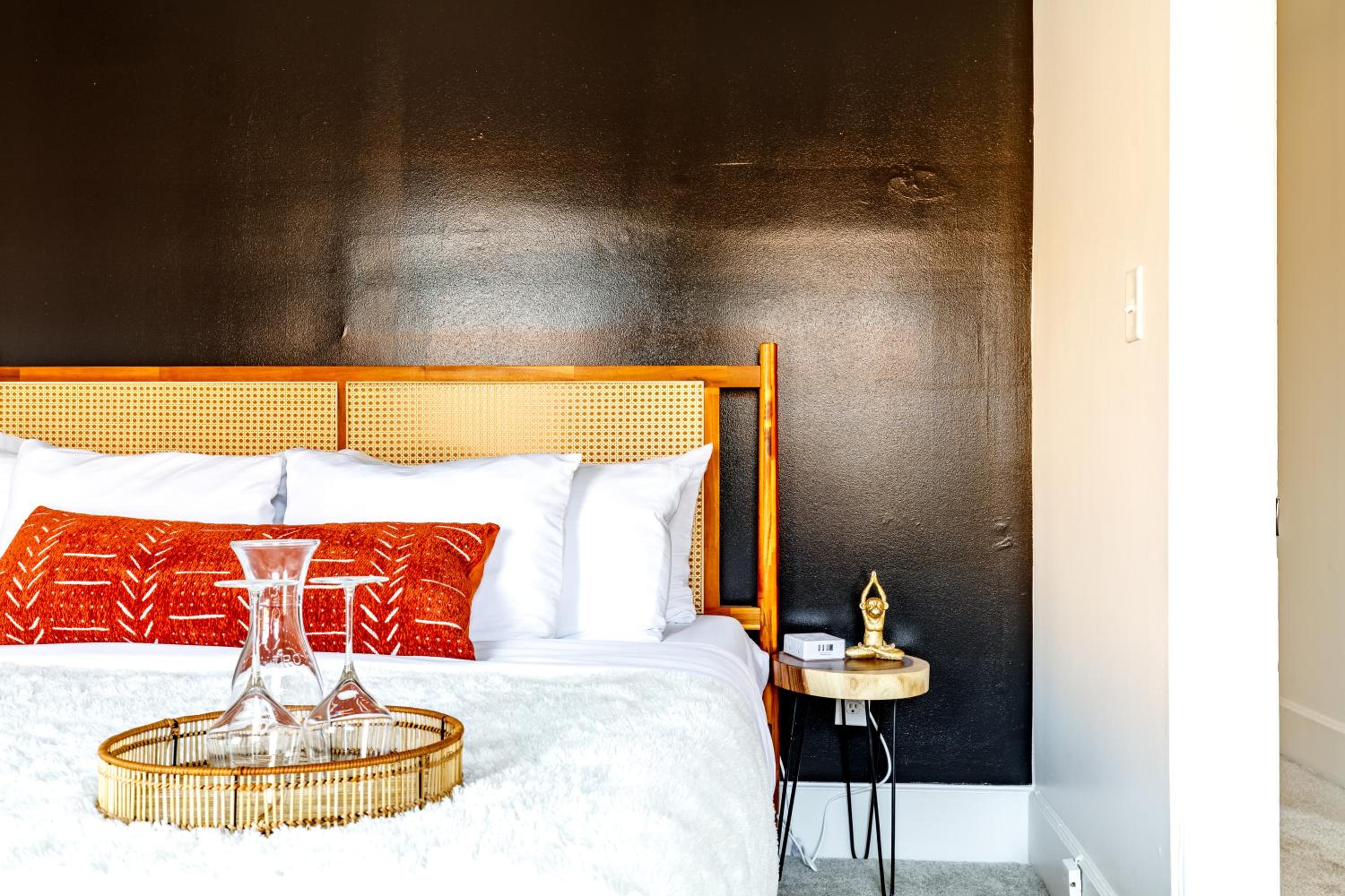 Jungle House Boutique Residences - Downtown Columbus & Short North