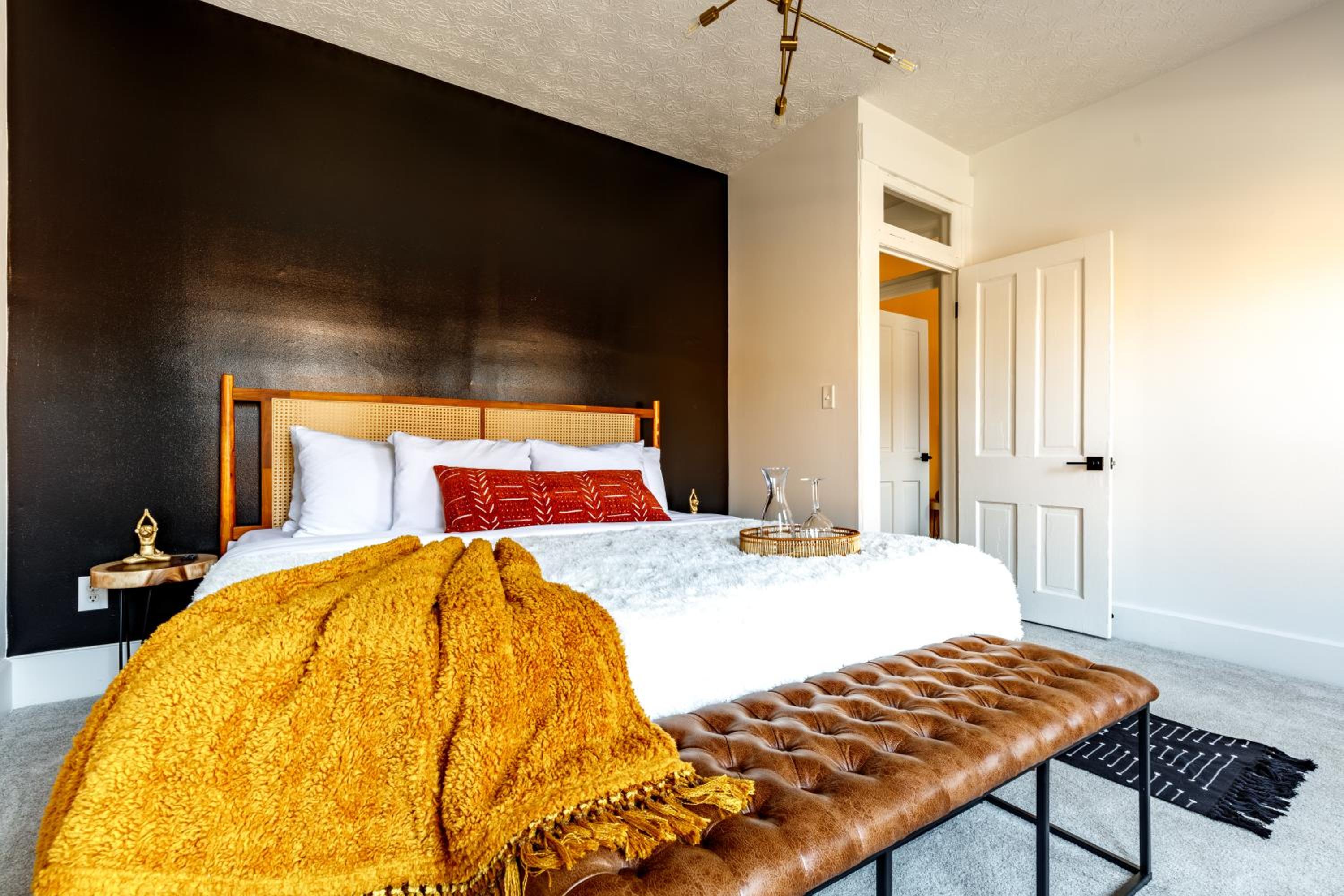 Jungle House Boutique Residences - Downtown Columbus & Short North