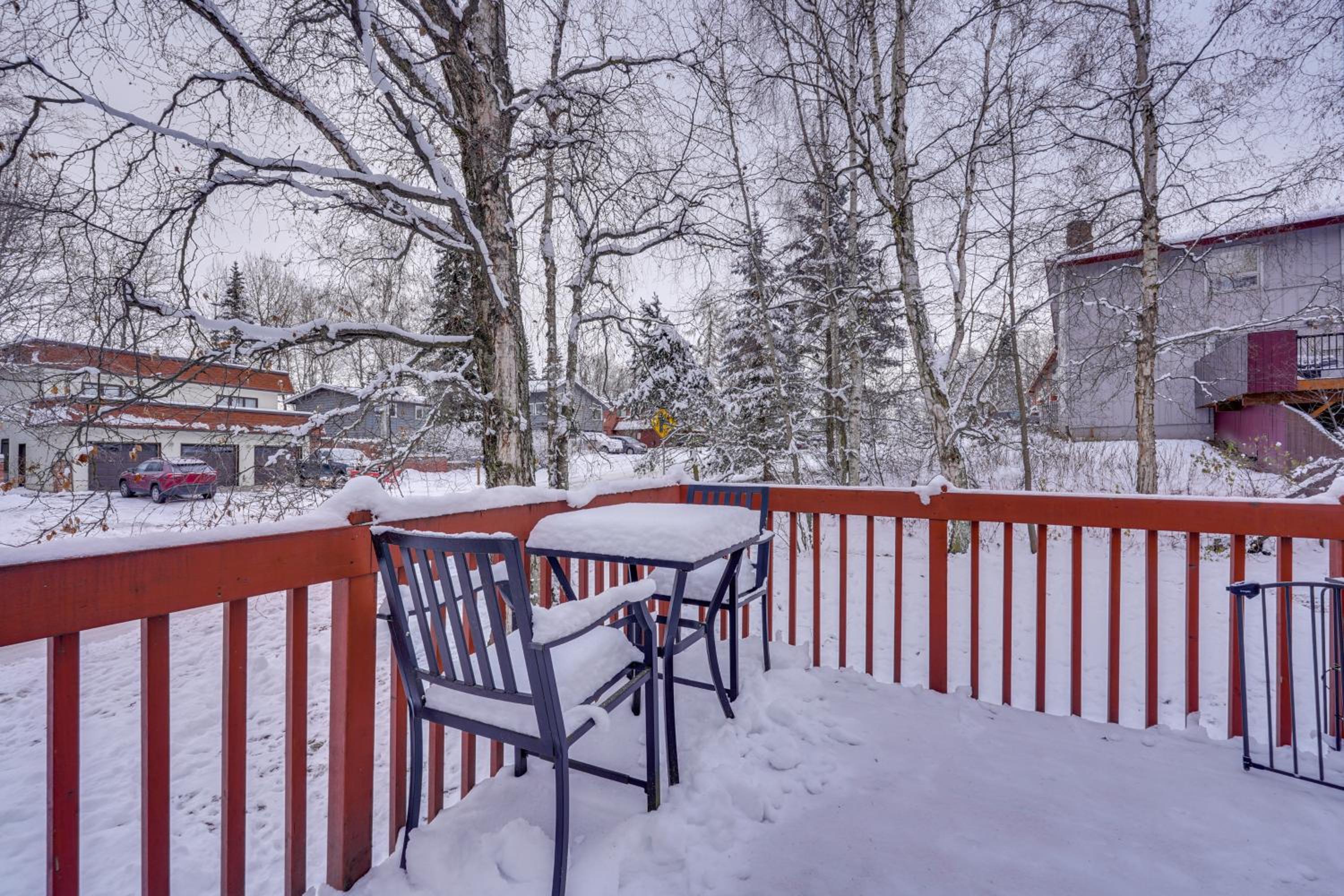 Heart of Anchorage! Home Near Shops and Eats