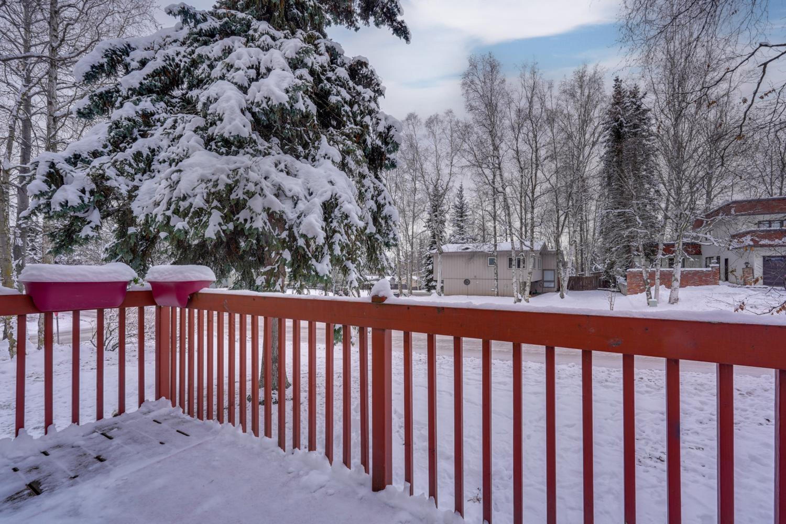 Heart of Anchorage! Home Near Shops and Eats