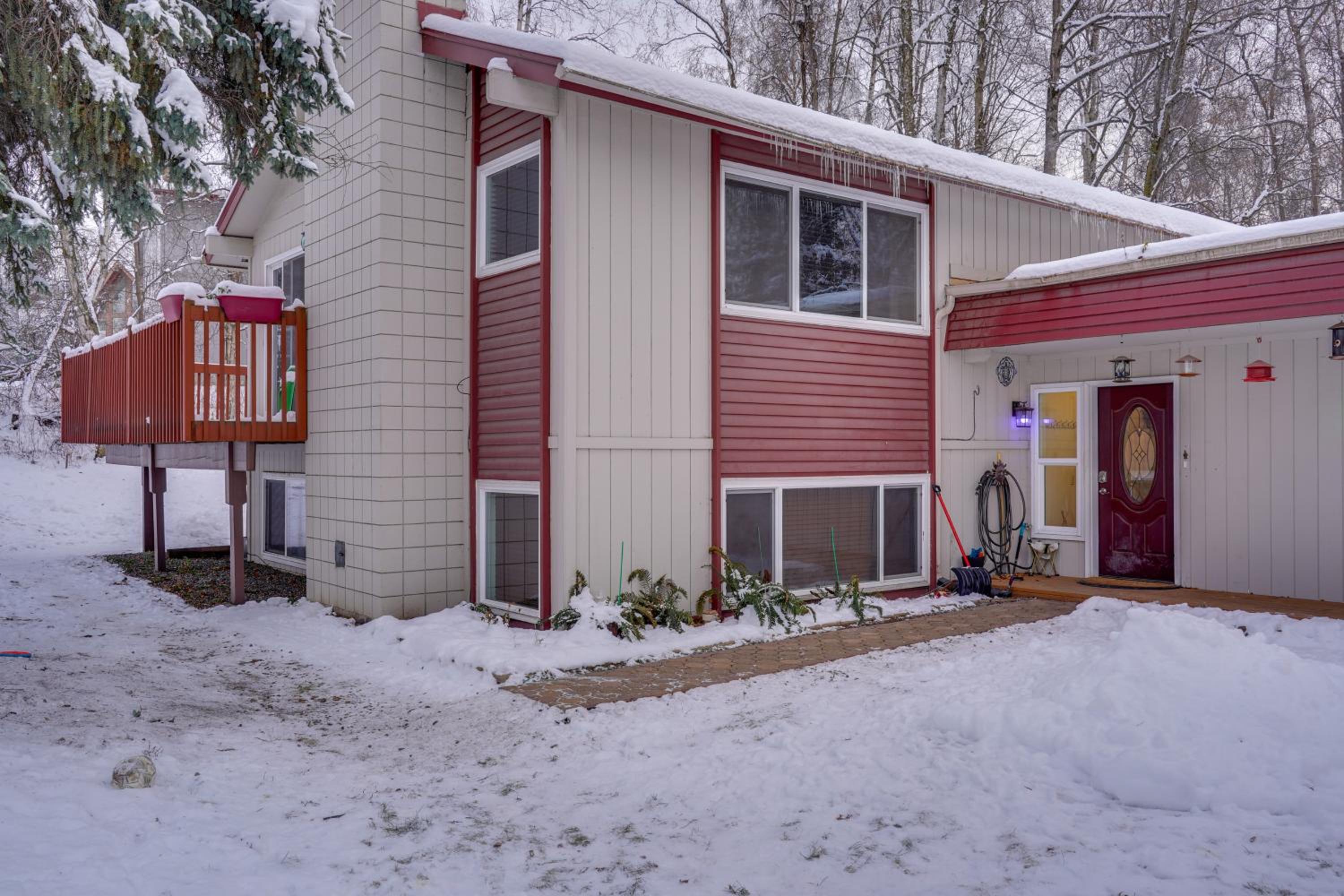 Heart of Anchorage! Home Near Shops and Eats