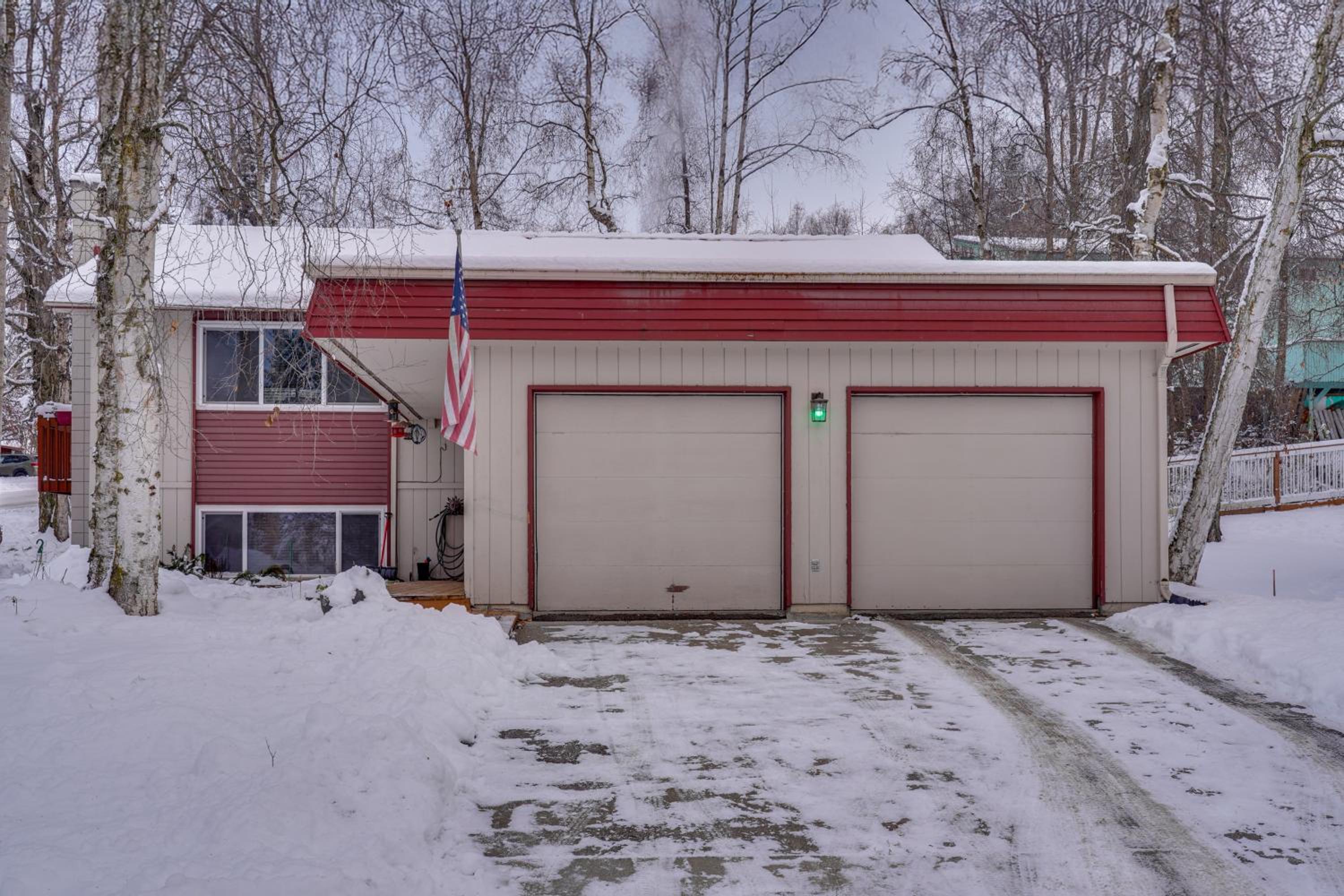Heart of Anchorage! Home Near Shops and Eats