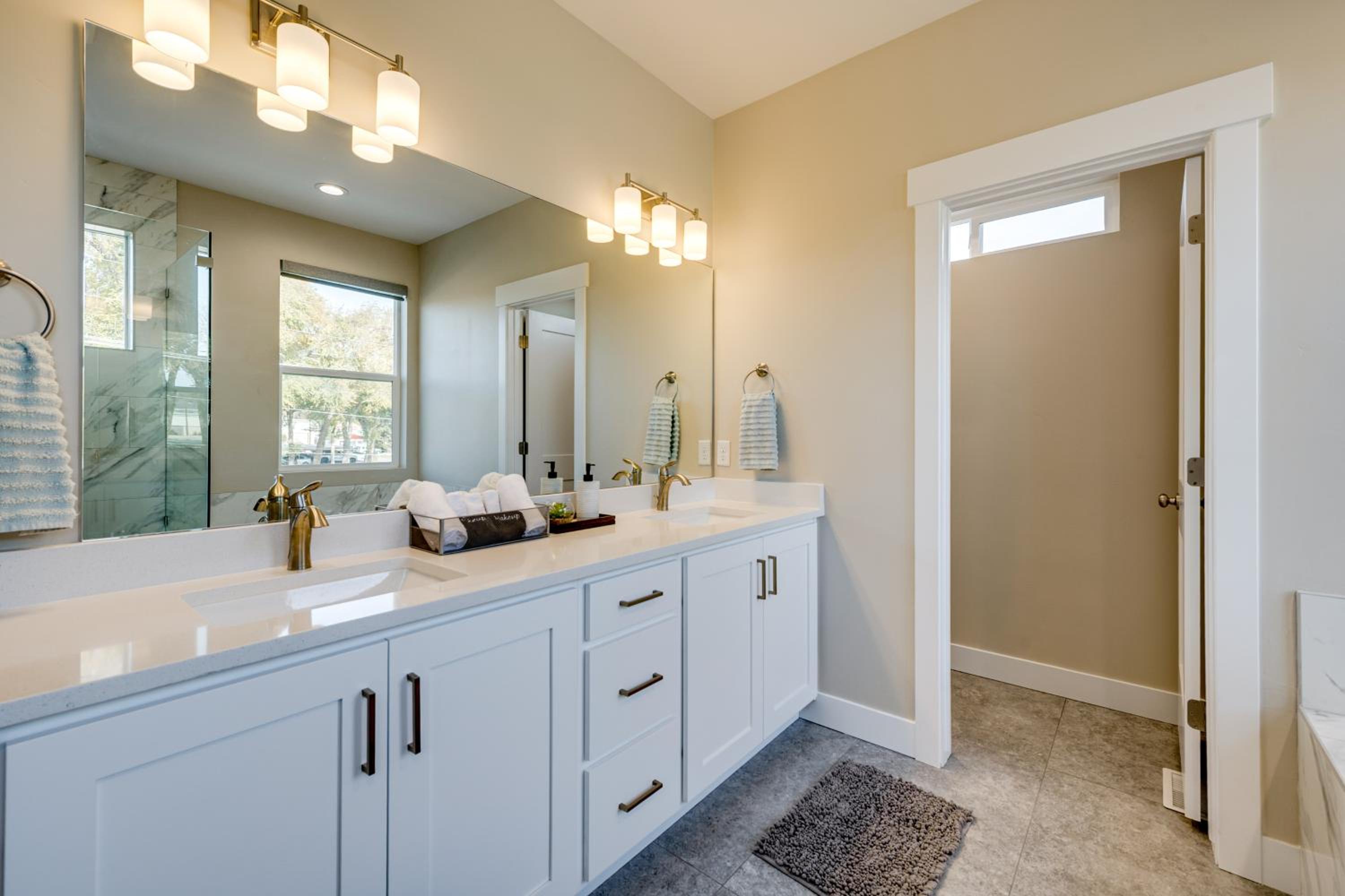 Ski Resorts and SLC Fun! Brand New Millcreek Home