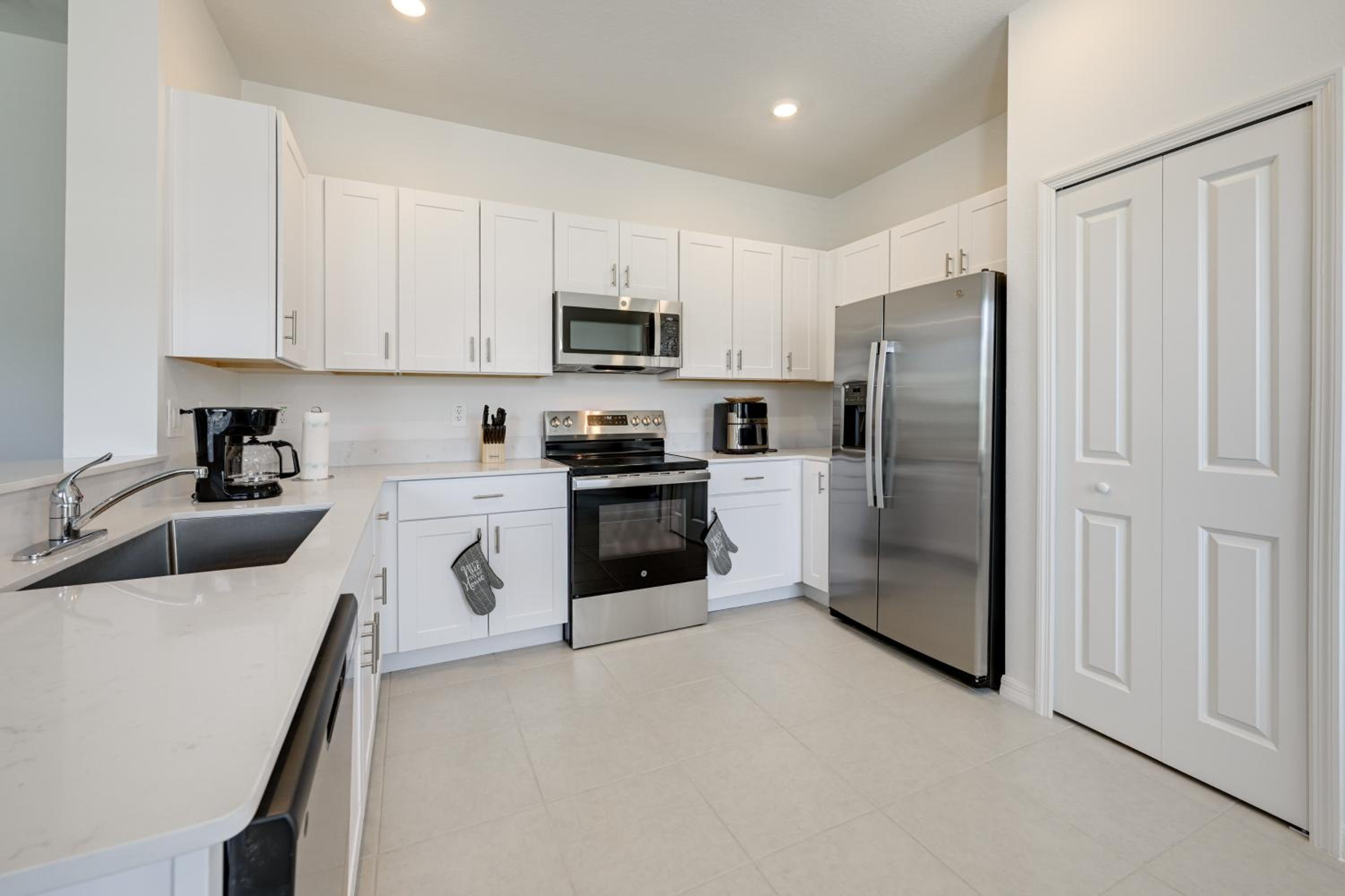 Newly Built Townhome 8 Mi to Manatee Viewing Ctr!