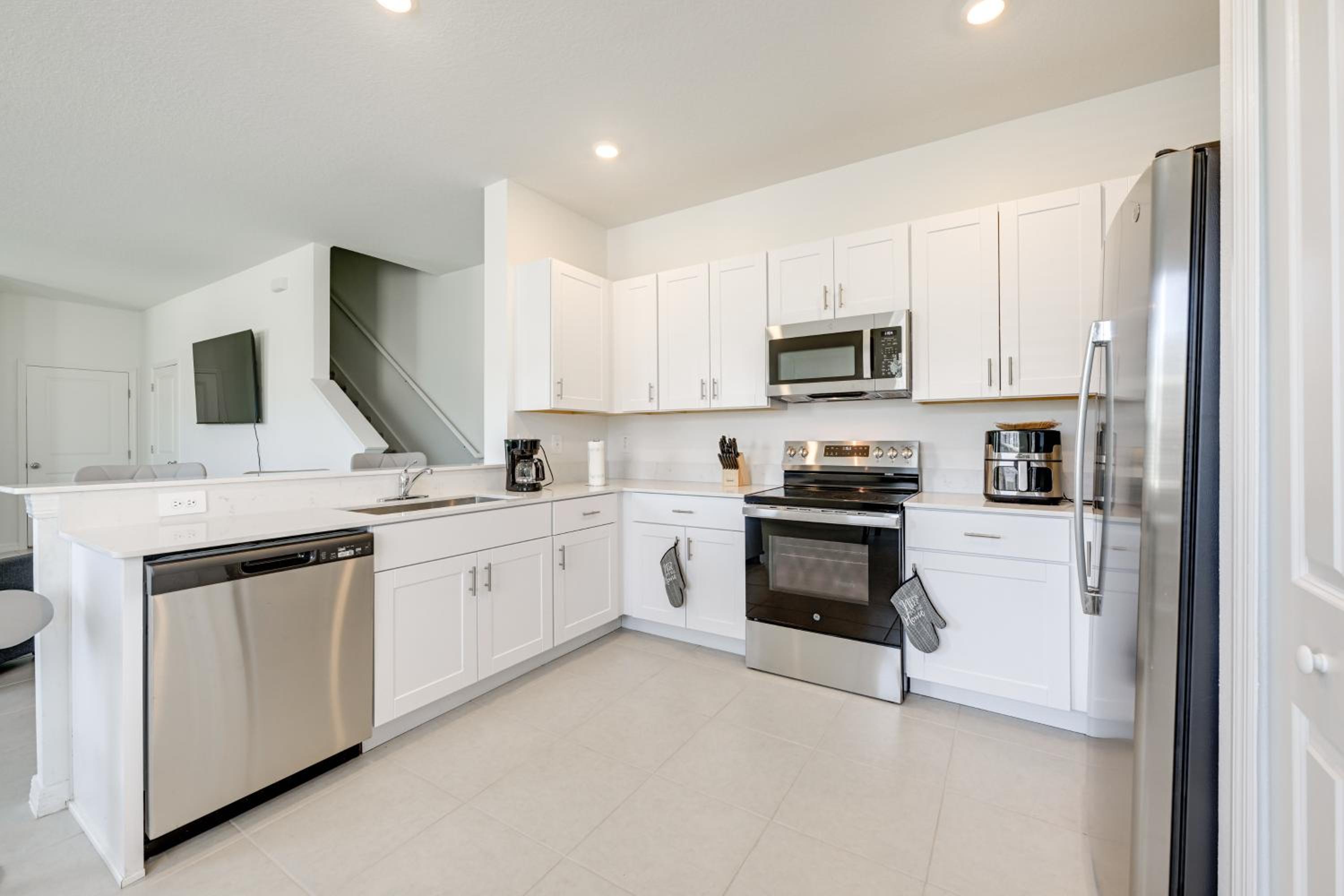 Newly Built Townhome 8 Mi to Manatee Viewing Ctr!