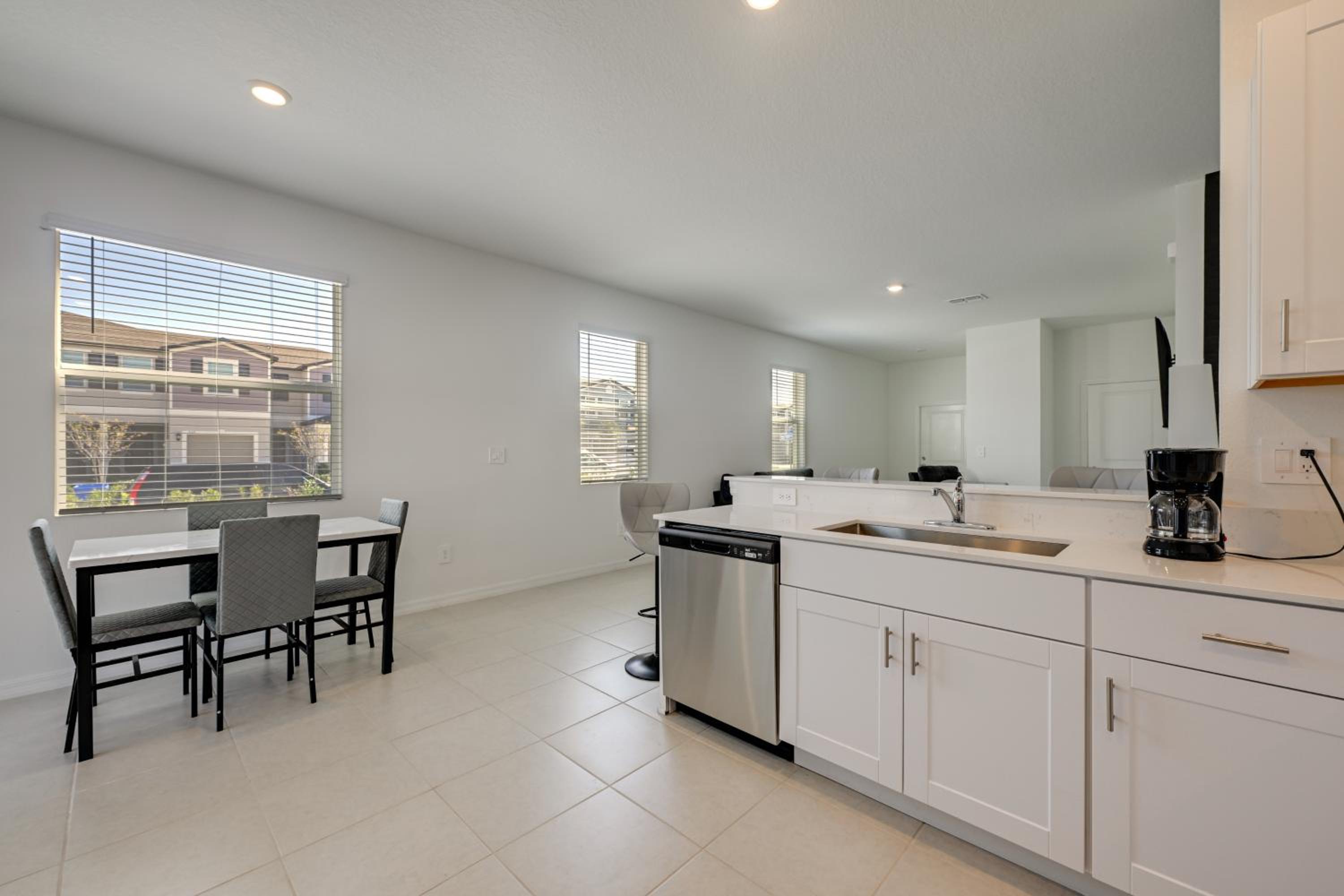 Newly Built Townhome 8 Mi to Manatee Viewing Ctr!