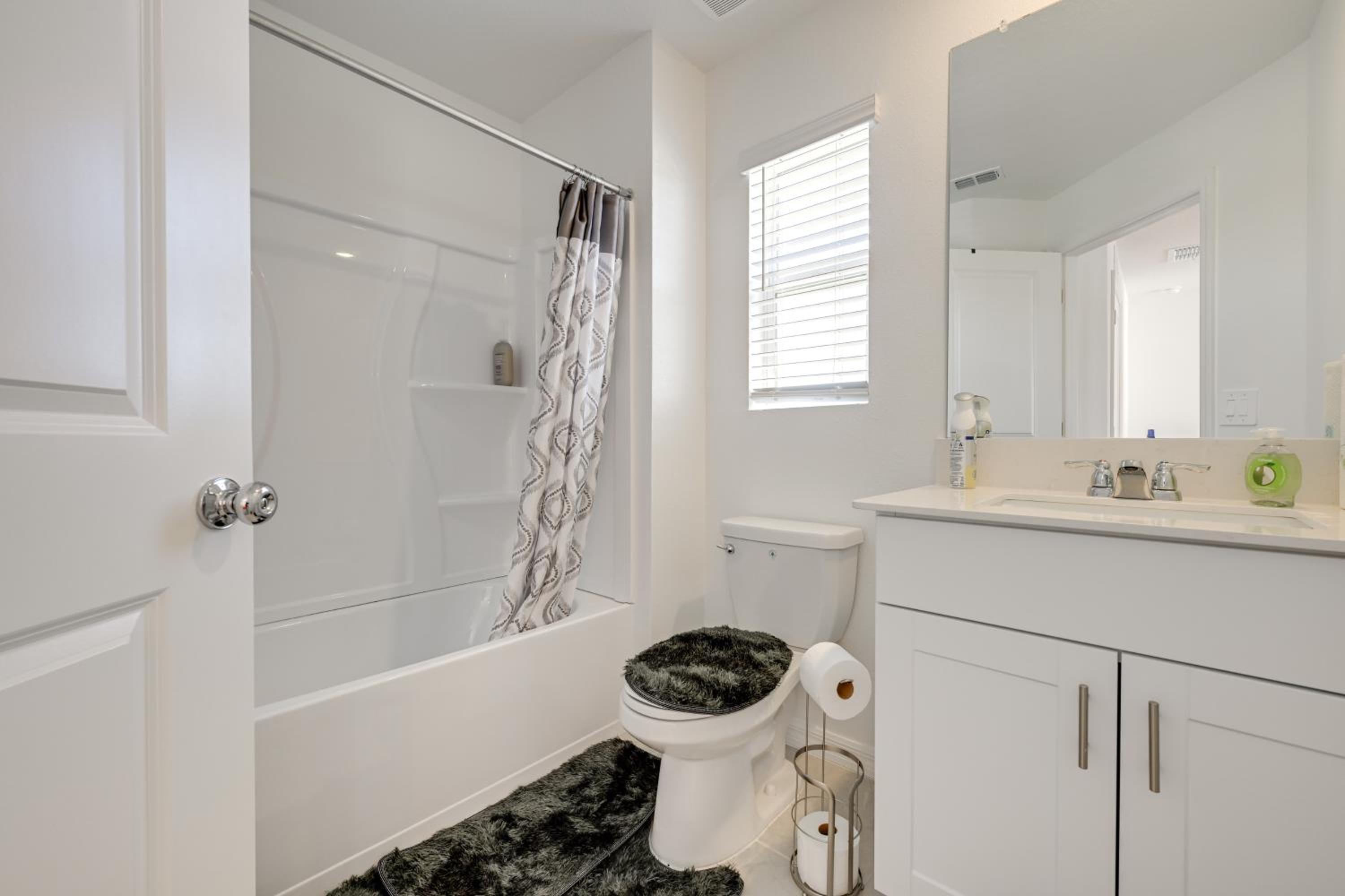 Newly Built Townhome 8 Mi to Manatee Viewing Ctr!