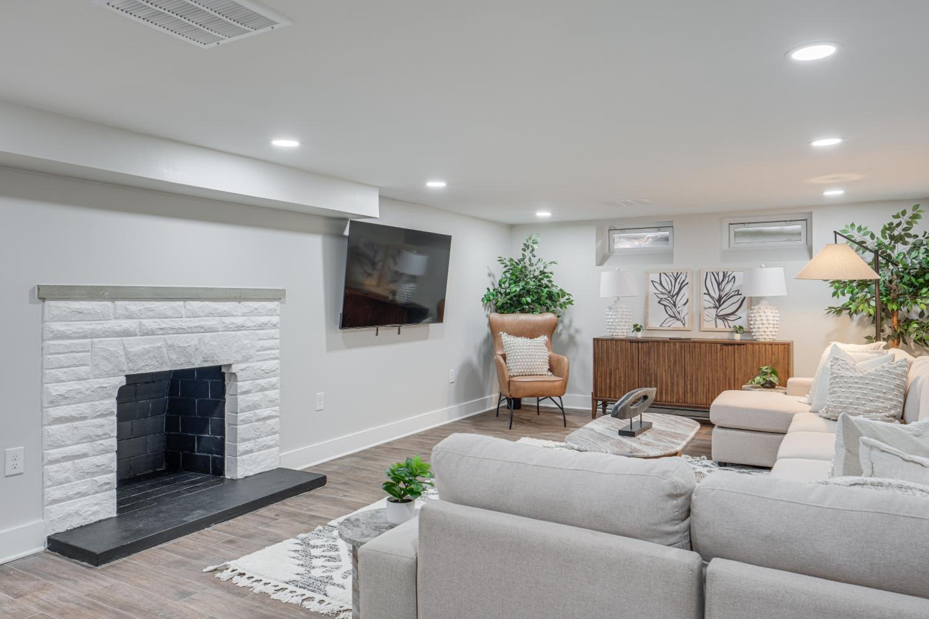 Explore Cleveland Attractions! Family-Focused Home