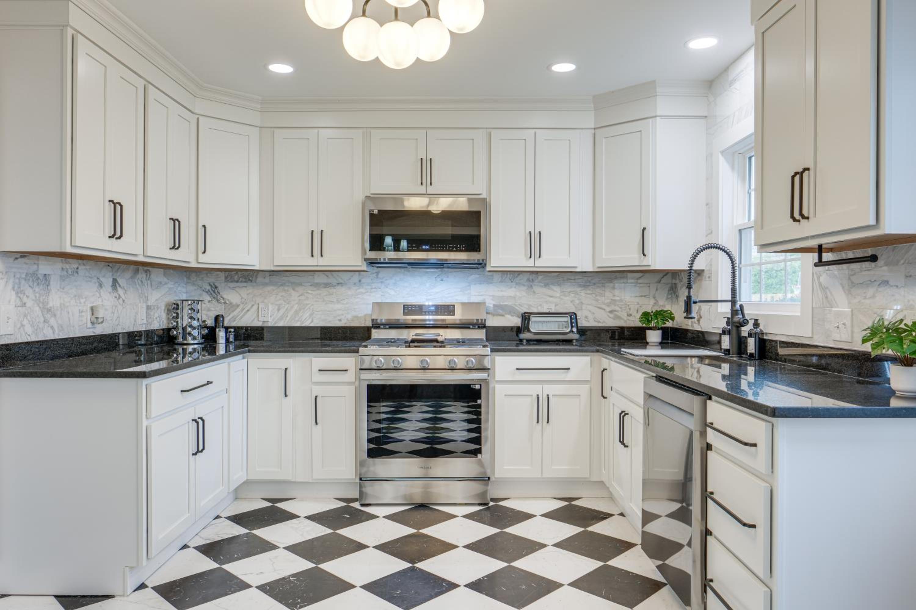 Explore Cleveland Attractions! Family-Focused Home