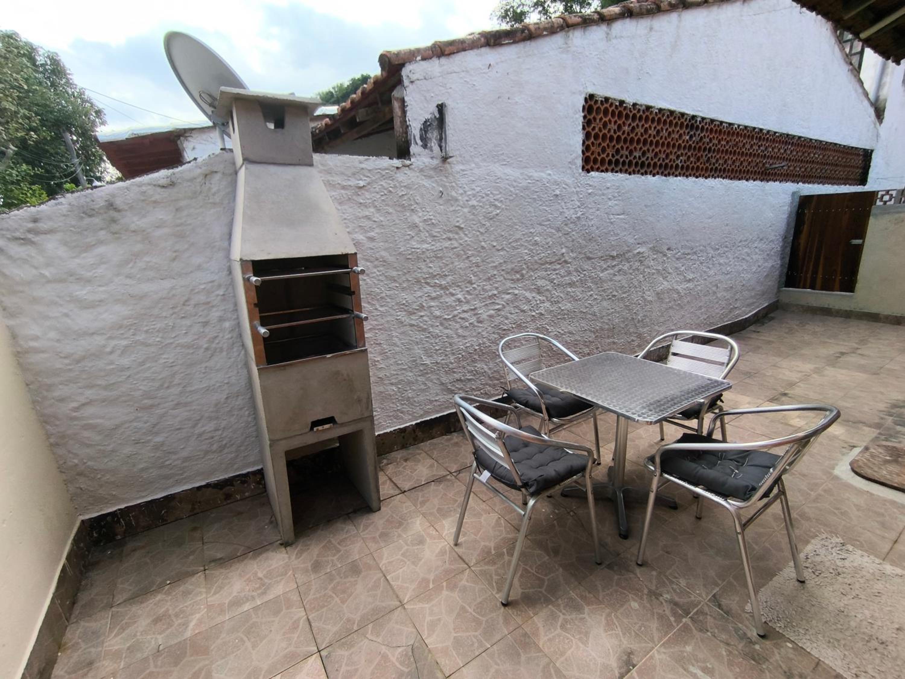 Paquetá: 2 quartos - AC , Wi-Fi e Churrasqueira!