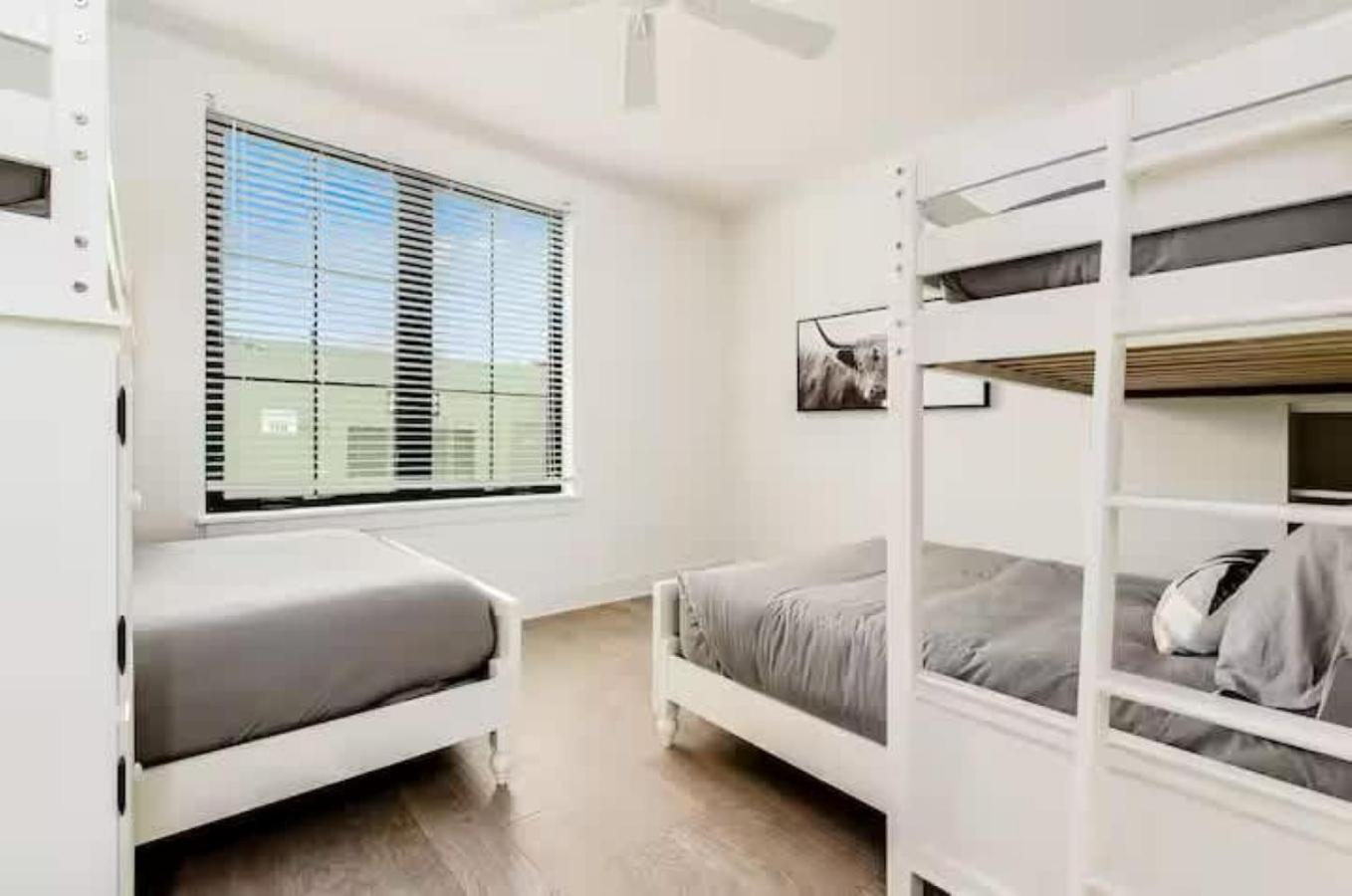 Jungle House Luxury Homes - Columbus Downtown Short North - Near Convention Center & Nationwide Arena - Sleeps up to 16 - Free Parking - Over 5,800 Five St