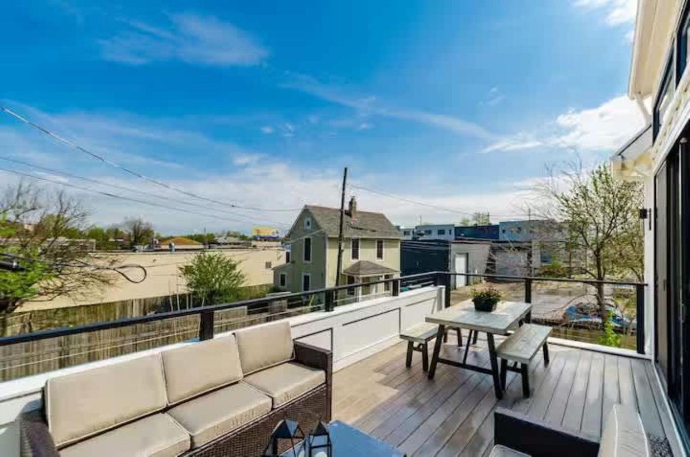 Jungle House Luxury Homes - Columbus Downtown Short North - Near Convention Center & Nationwide Arena - Sleeps up to 16 - Free Parking - Over 5,800 Five St