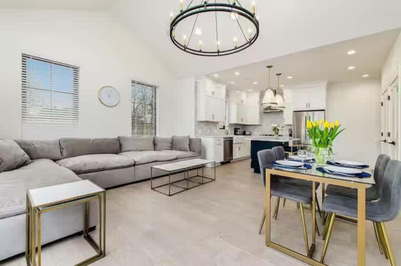 Jungle House Luxury Homes - Columbus Downtown Short North - Near Convention Center & Nationwide Arena - Sleeps up to 16 - Free Parking - Over 5,800 Five St