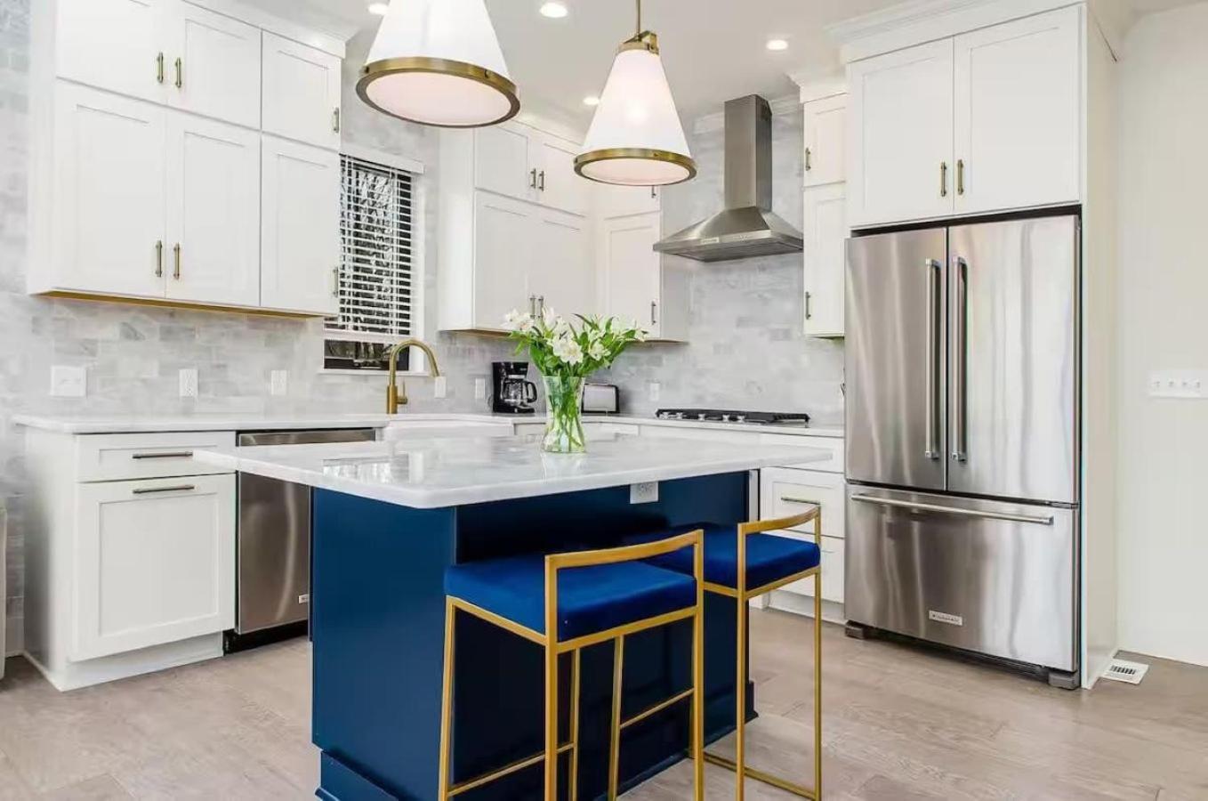 Jungle House Luxury Homes - Columbus Downtown Short North - Near Convention Center & Nationwide Arena - Sleeps up to 16 - Free Parking - Over 5,800 Five St