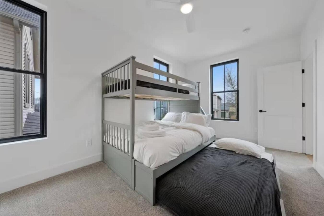 Jungle House Luxury Homes - Columbus Downtown Short North - Near Convention Center & Nationwide Arena - Sleeps up to 15 - Free Parking - Over 5,800 Five St