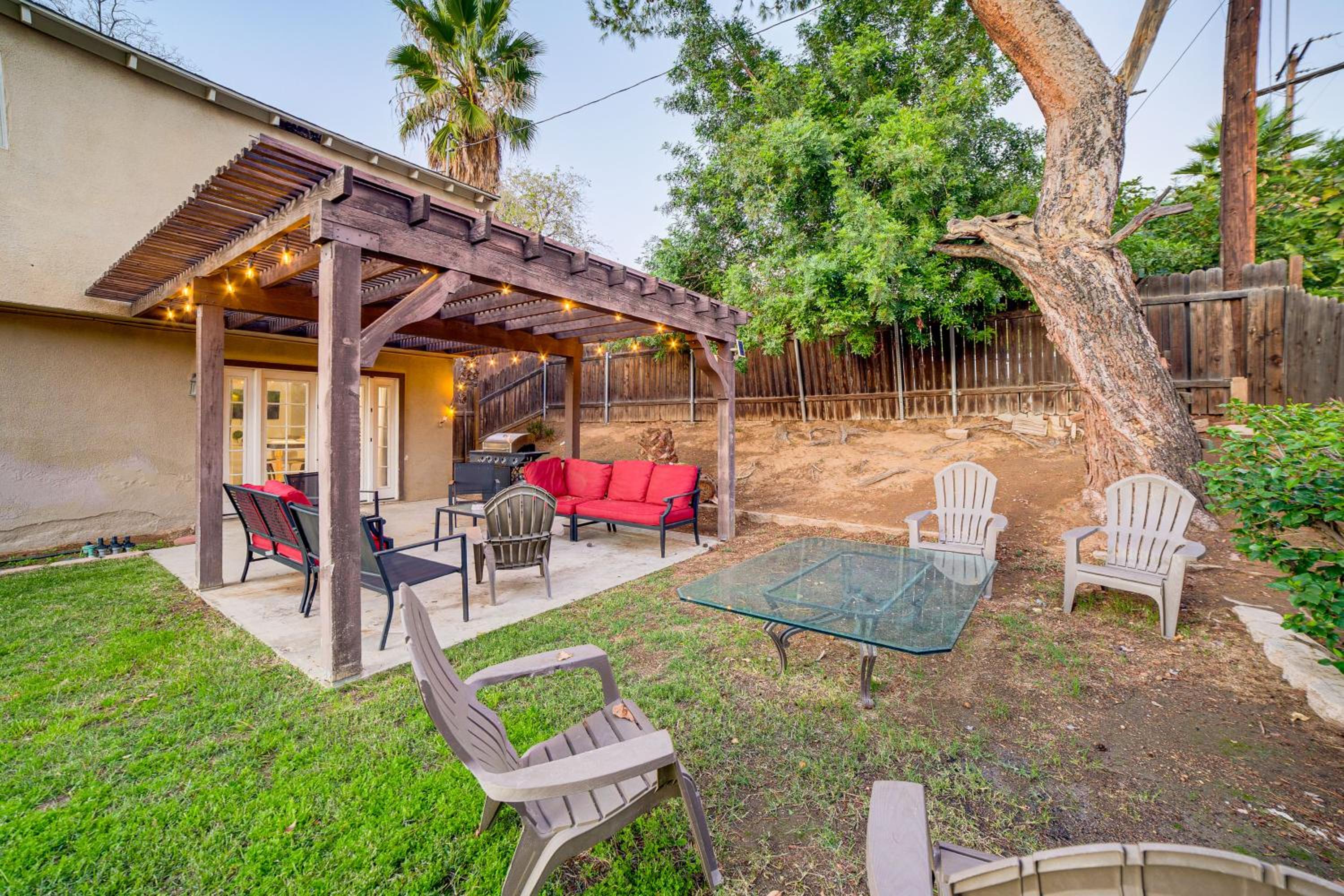 Home 1 Mi to UC Riverside Families Welcome!