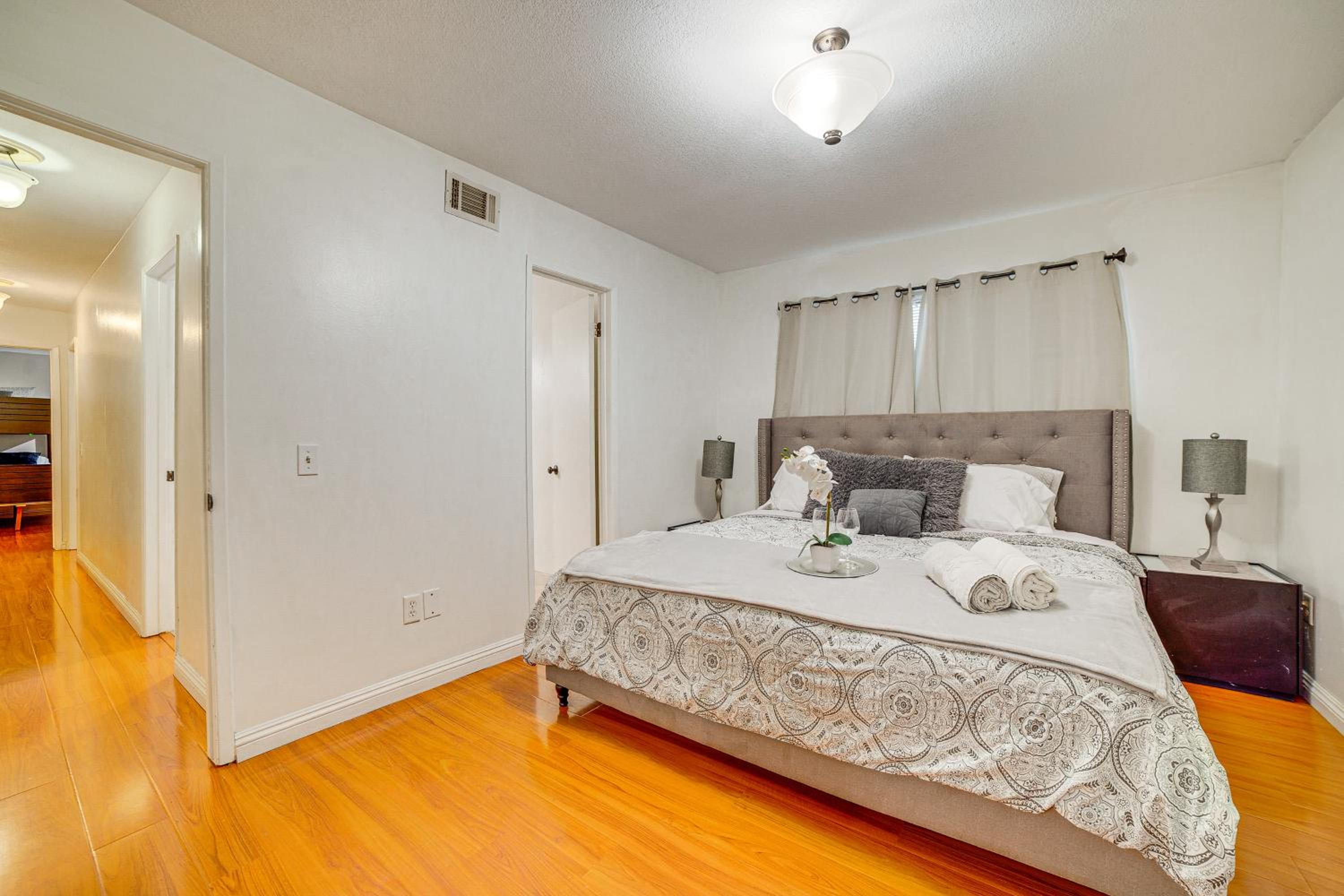Home 1 Mi to UC Riverside Families Welcome!