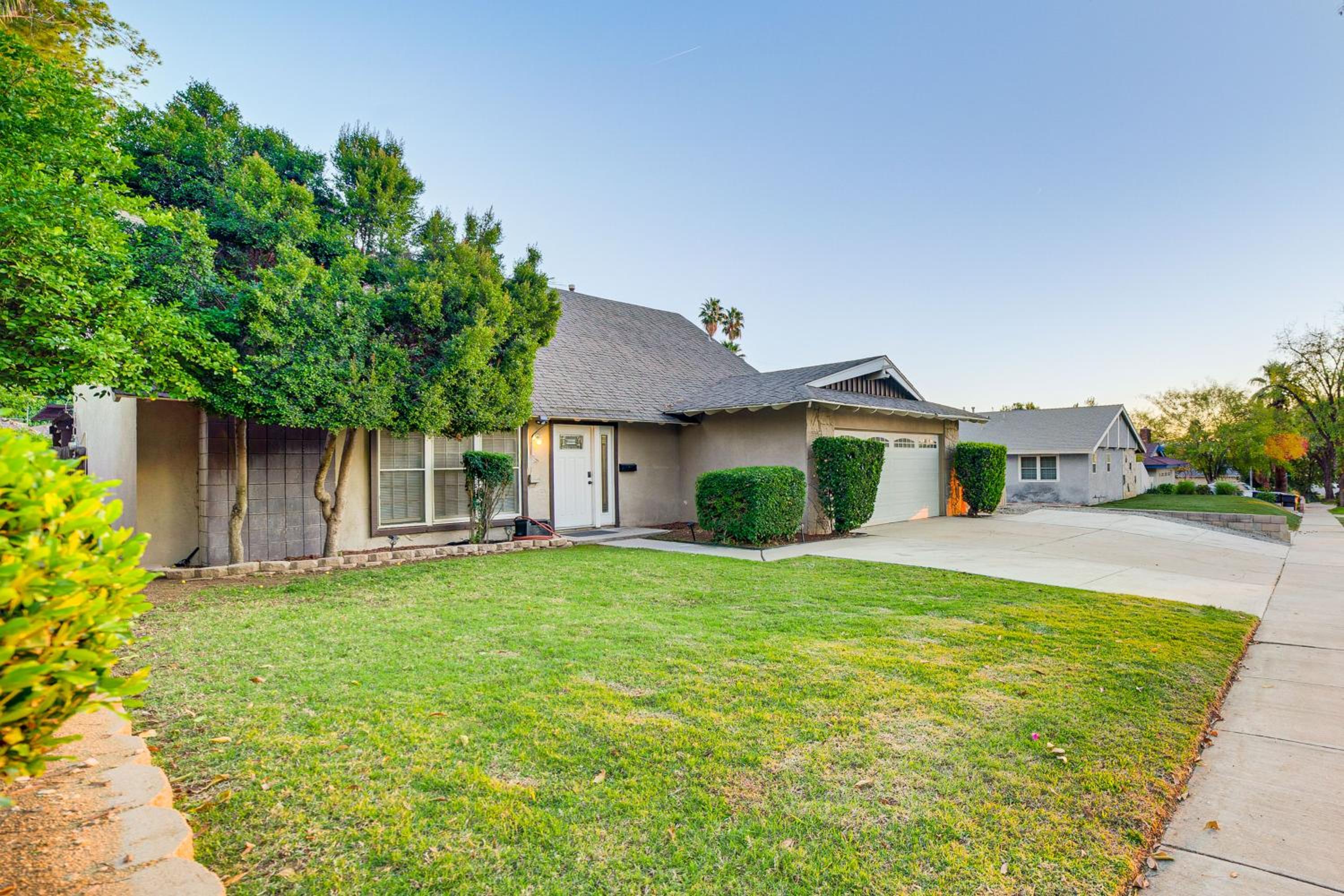 Home 1 Mi to UC Riverside Families Welcome!