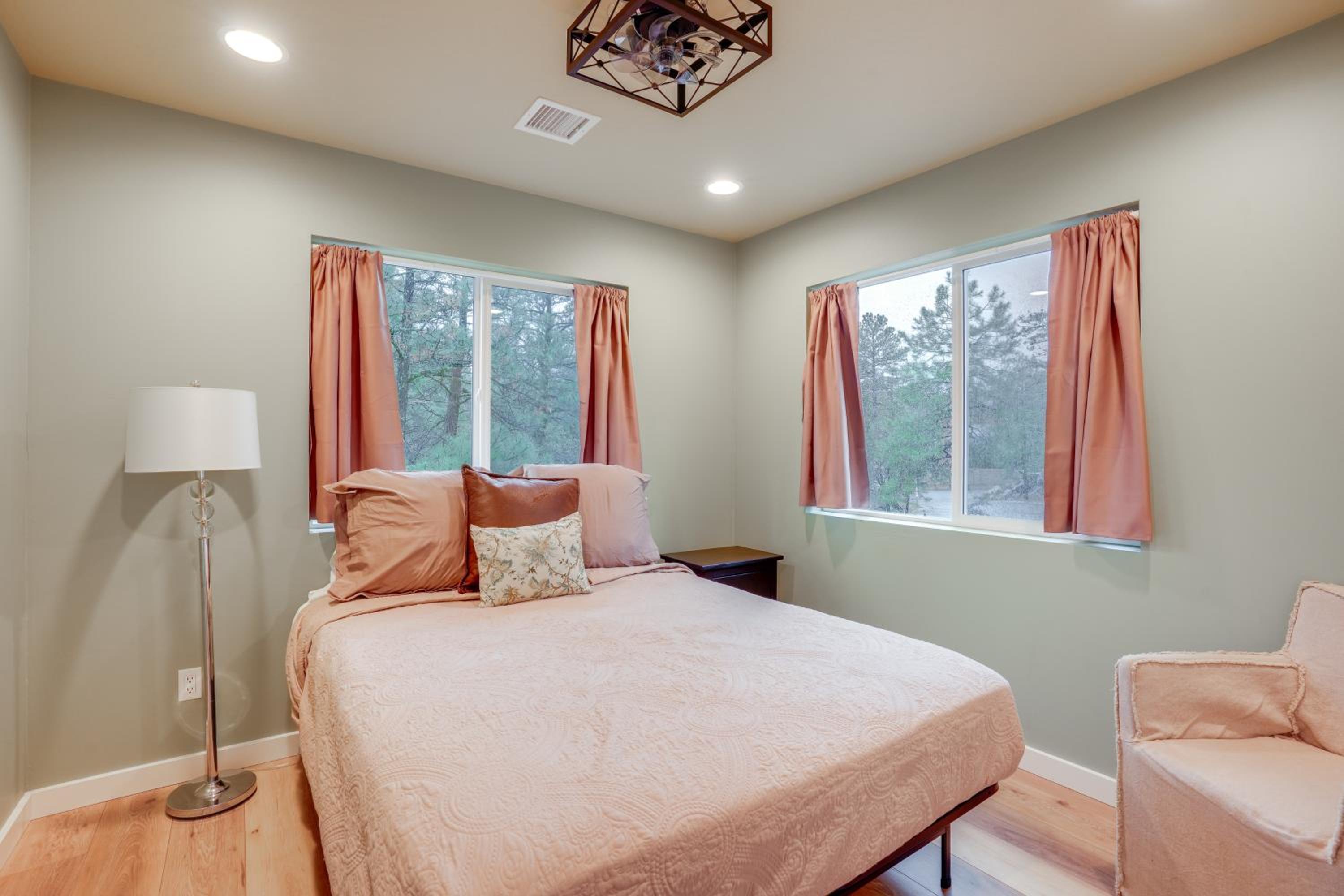 Cozy Woodland Retreat in the Pines, Near Prescott!