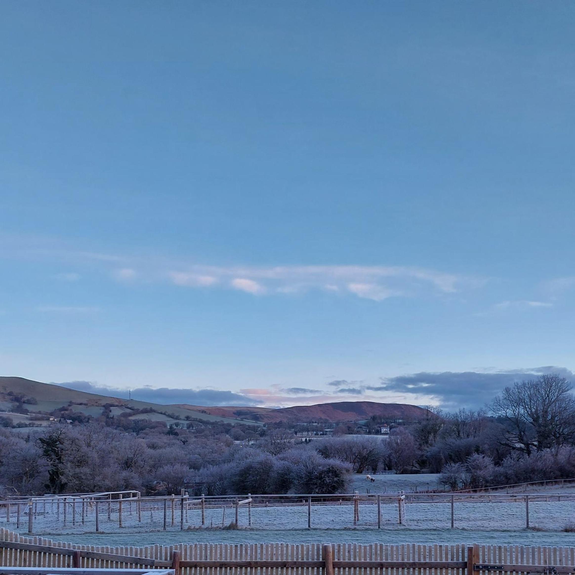 Alpaca cabin-mountain view-hot tub-rural retreat