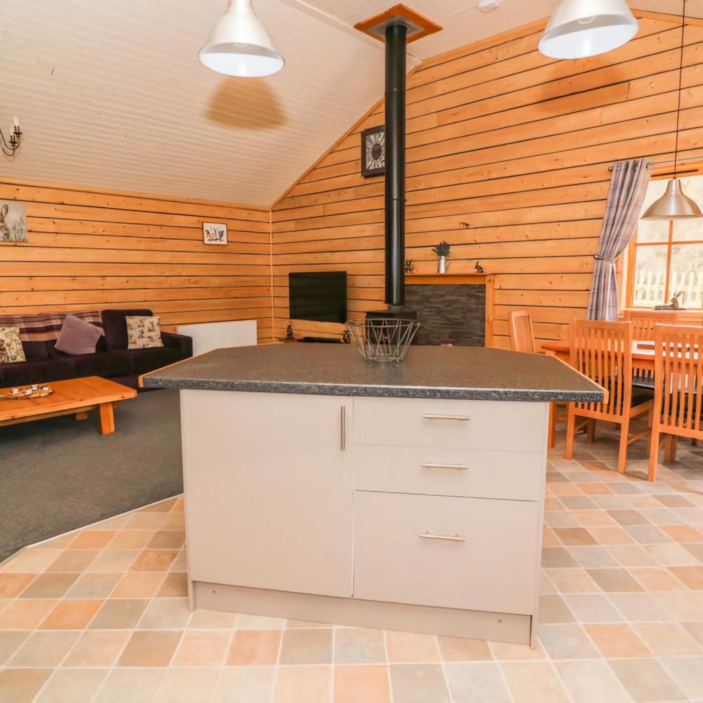 Alpaca cabin-mountain view-hot tub-rural retreat