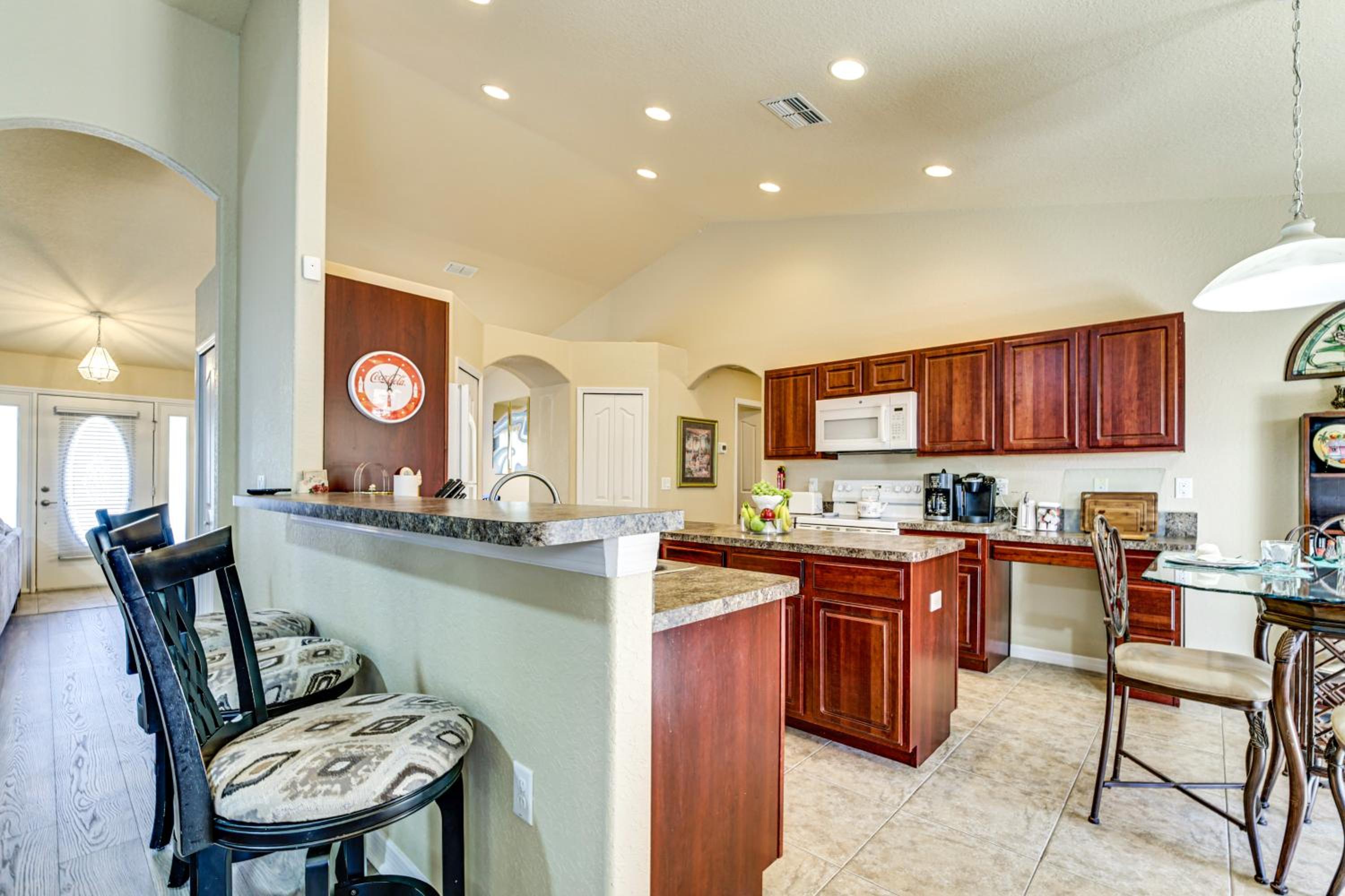 4 Mi to Weeki Wachee Springs! Fun-Filled Home