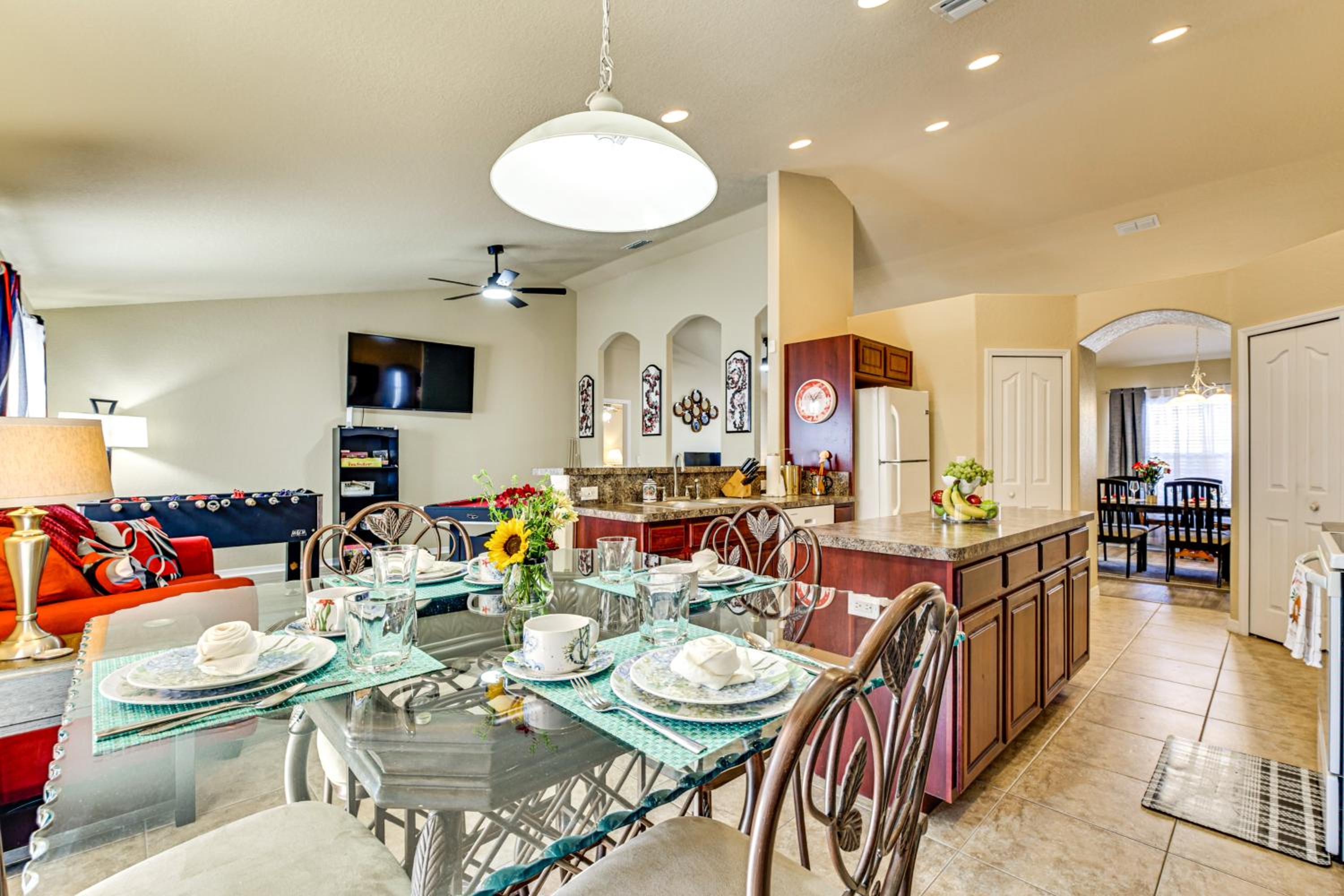 4 Mi to Weeki Wachee Springs! Fun-Filled Home