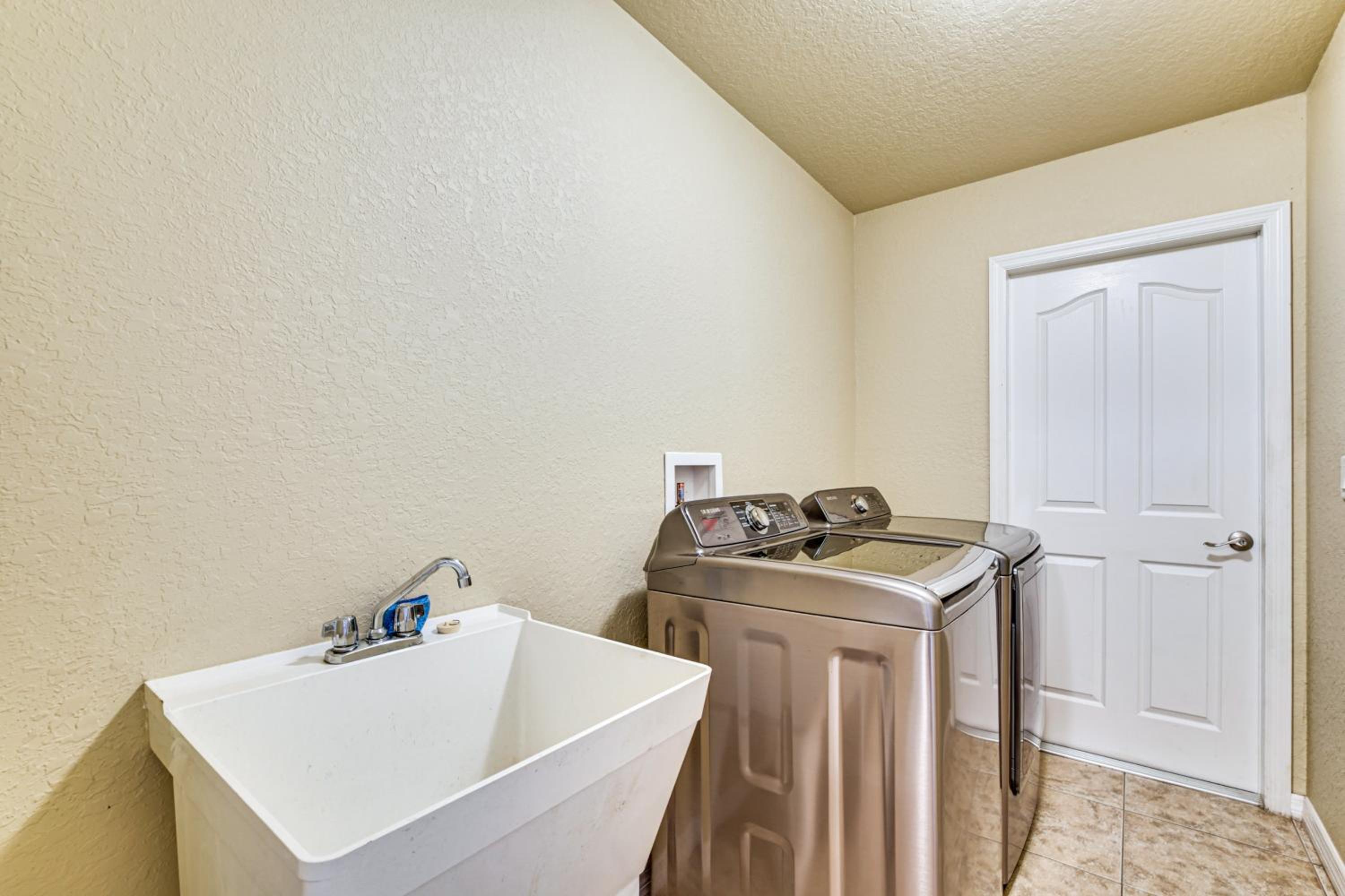 4 Mi to Weeki Wachee Springs! Fun-Filled Home