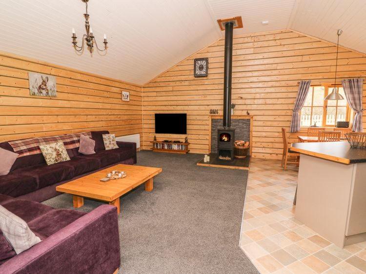 Alpaca cabin-mountain view-hot tub-rural retreat