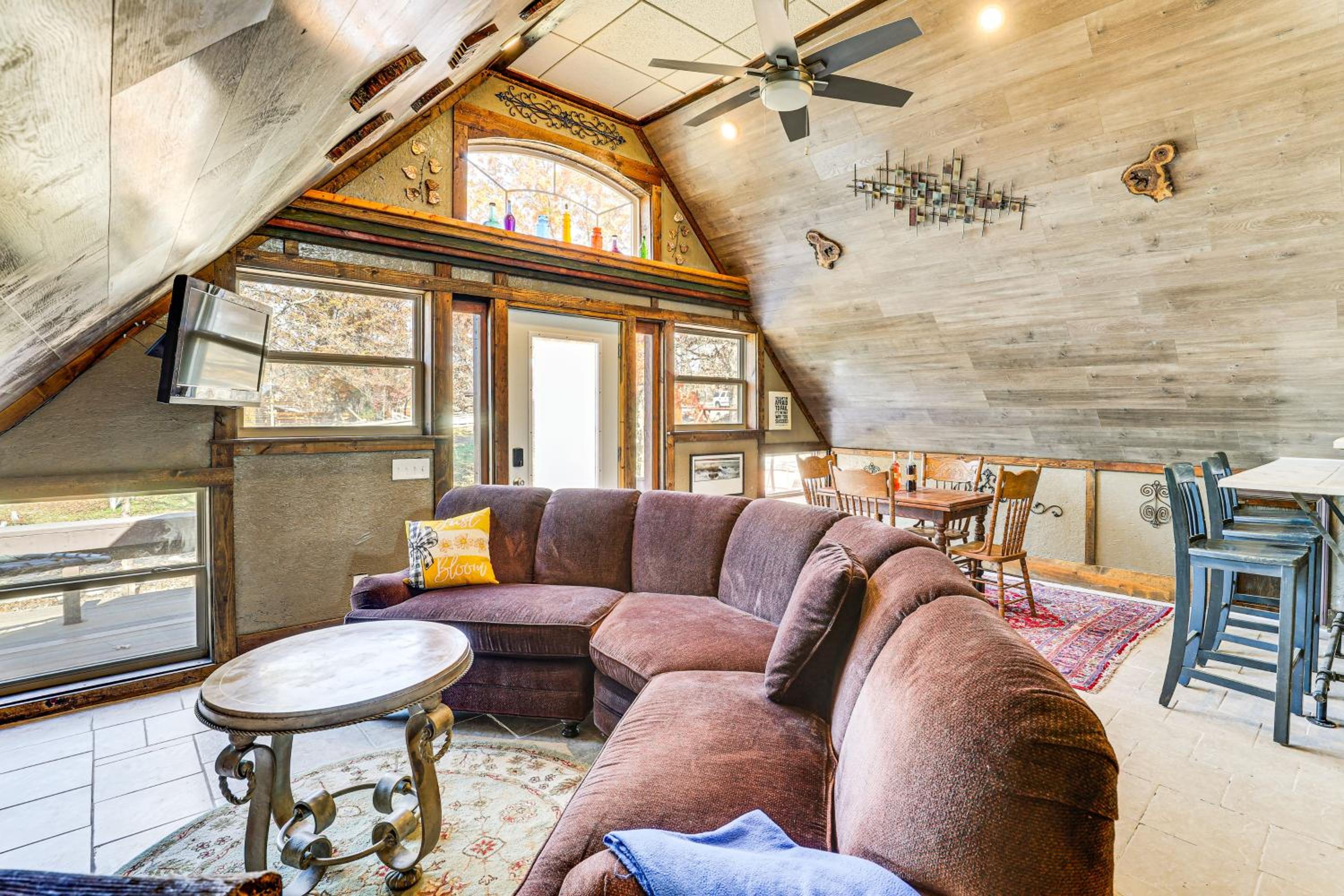 5 Mi to Old Odessa Cabin with Deck and Rural Views