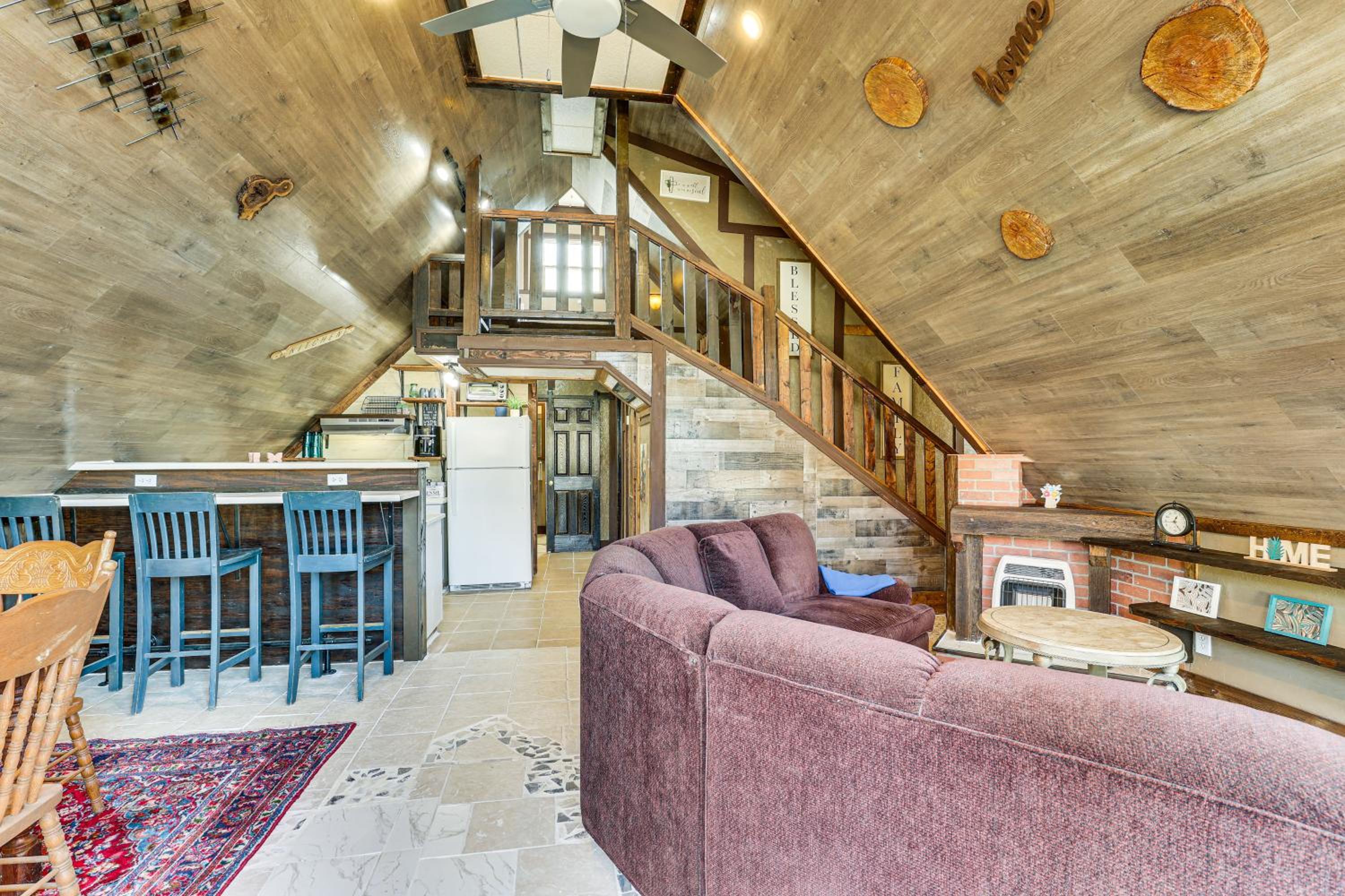 5 Mi to Old Odessa Cabin with Deck and Rural Views