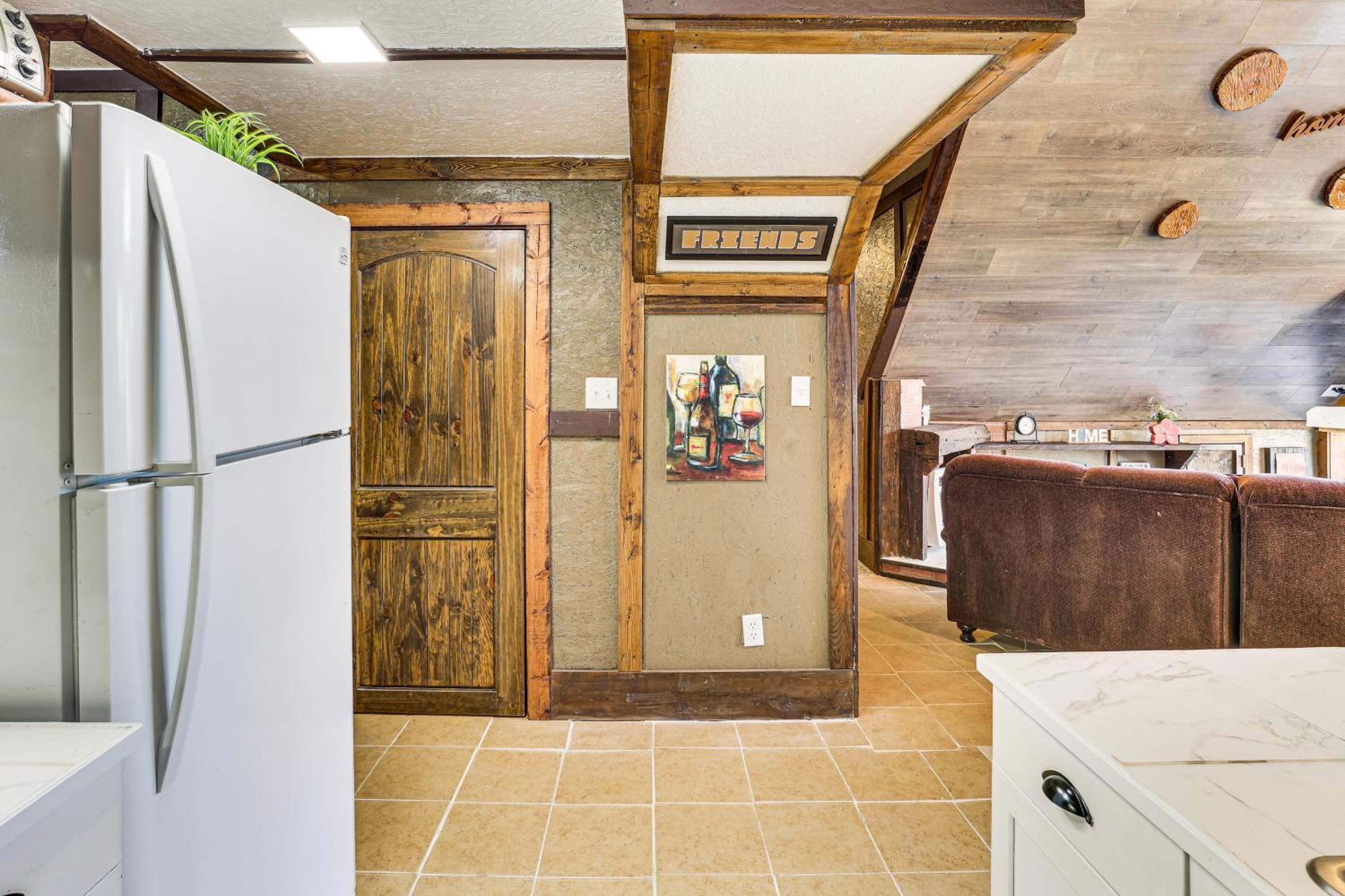 5 Mi to Old Odessa Cabin with Deck and Rural Views