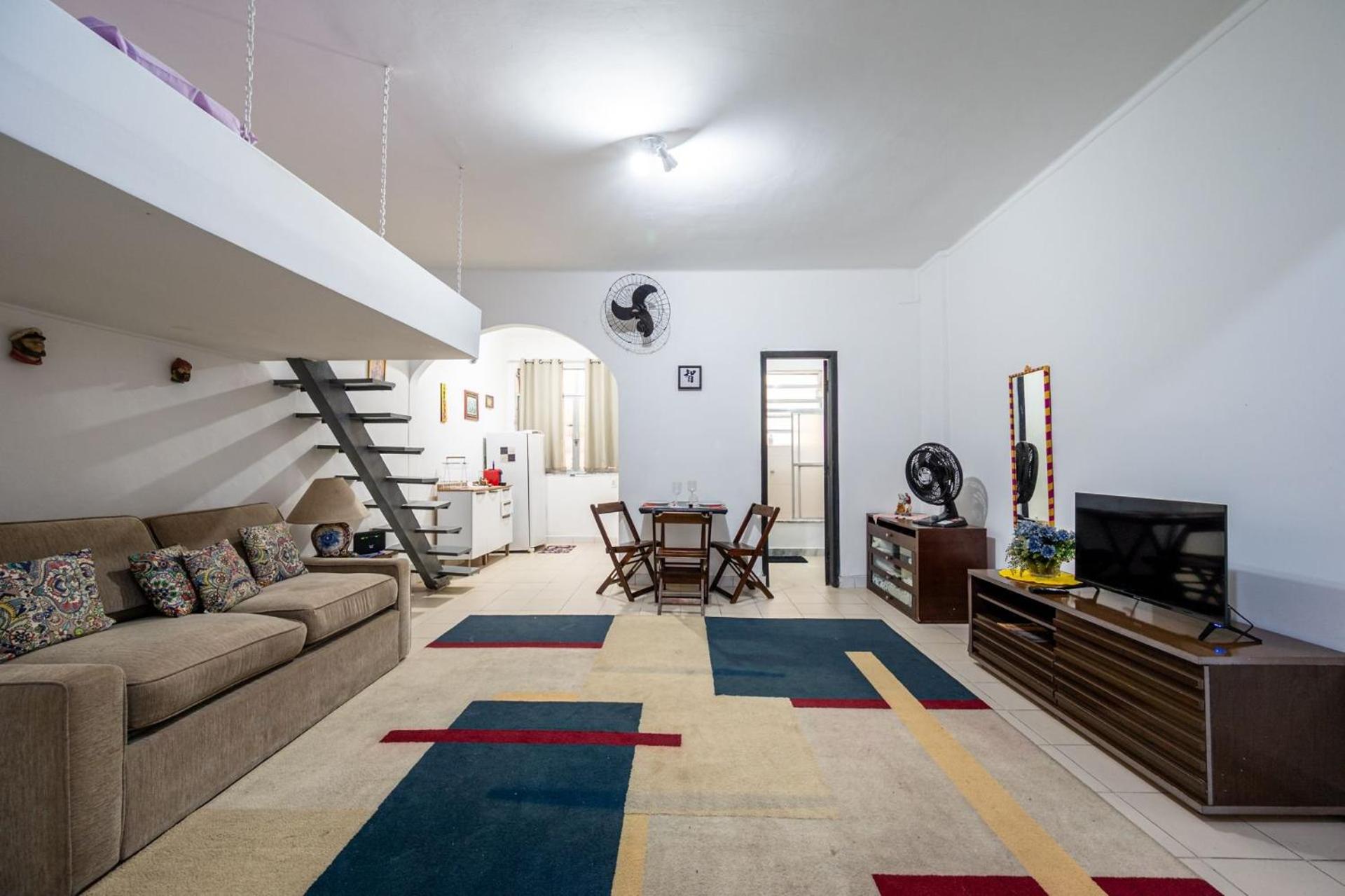 Vacation apartment one block from Leme Beach