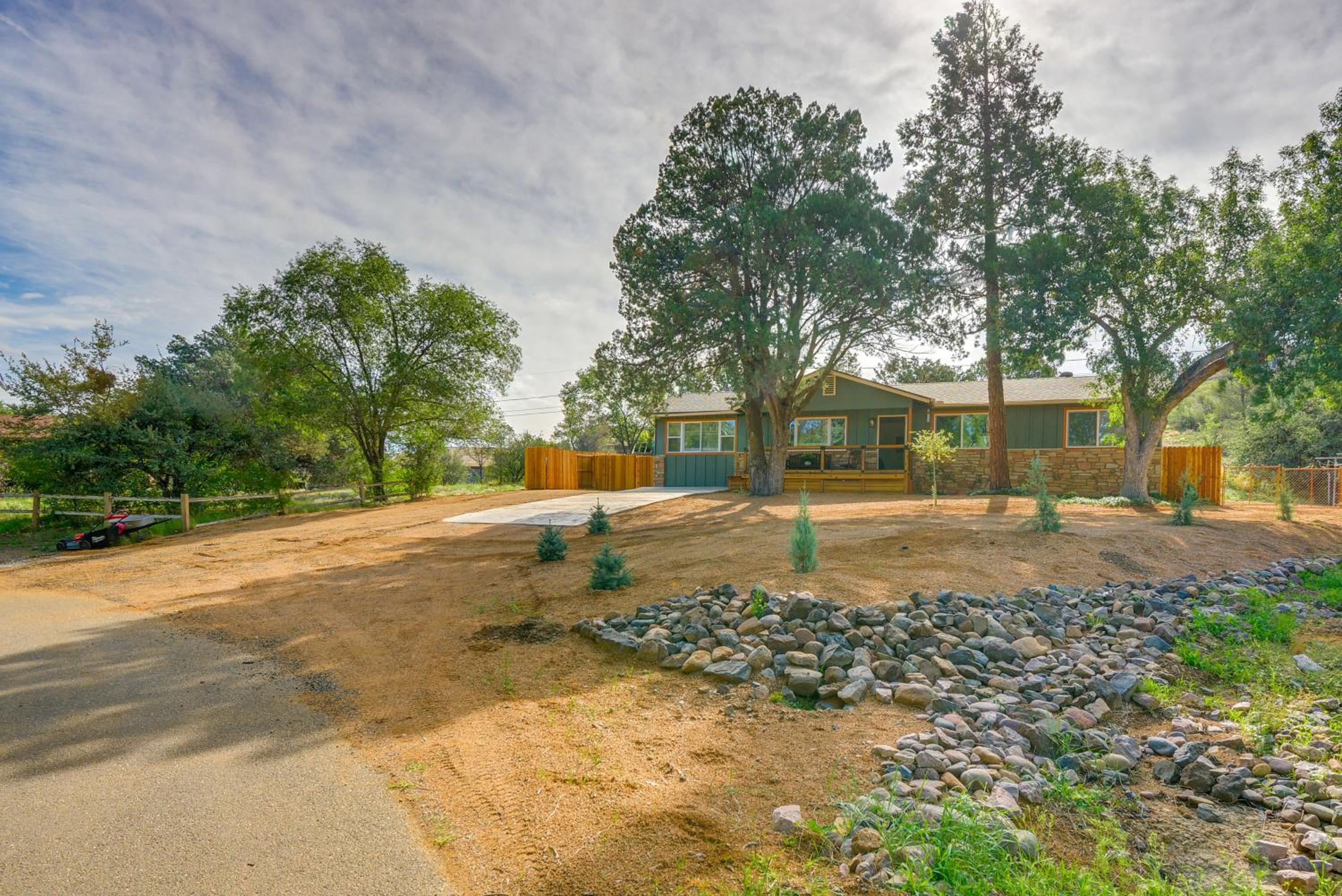 Dog Friendly! Peaceful Wooded Retreat in Prescott