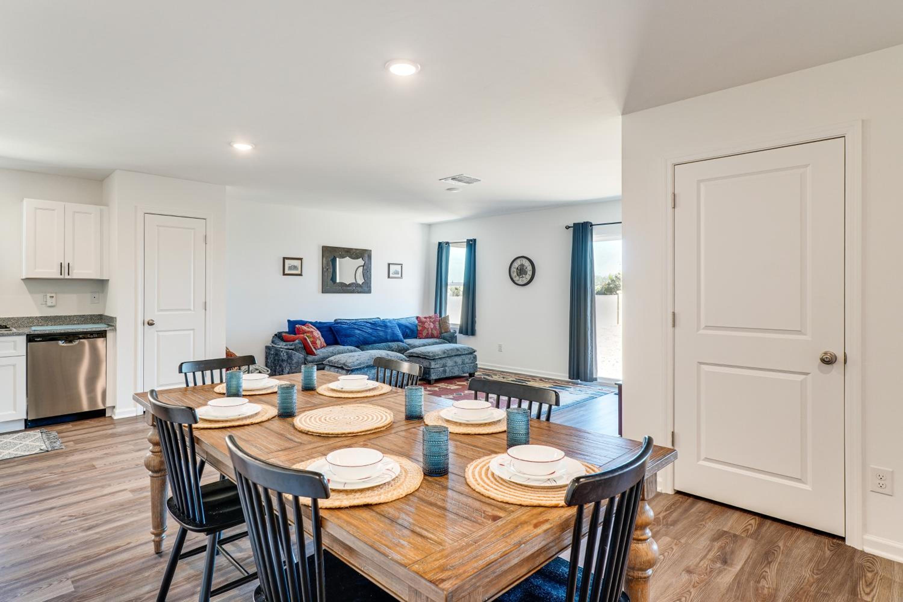 6 Mi to State Park Newly Built Home in Benson!