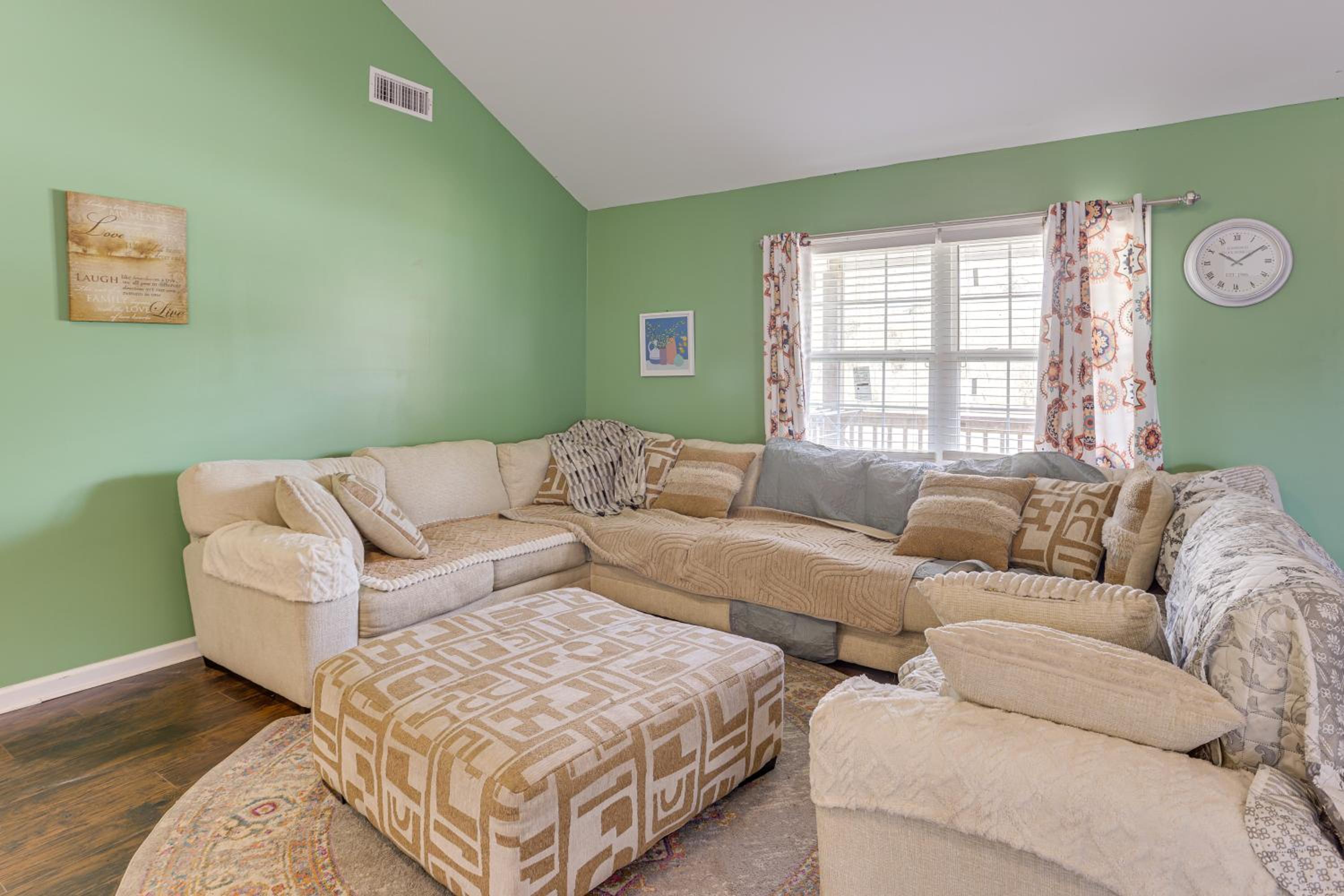Pets Welcome! Spacious Boligee Home with Yard